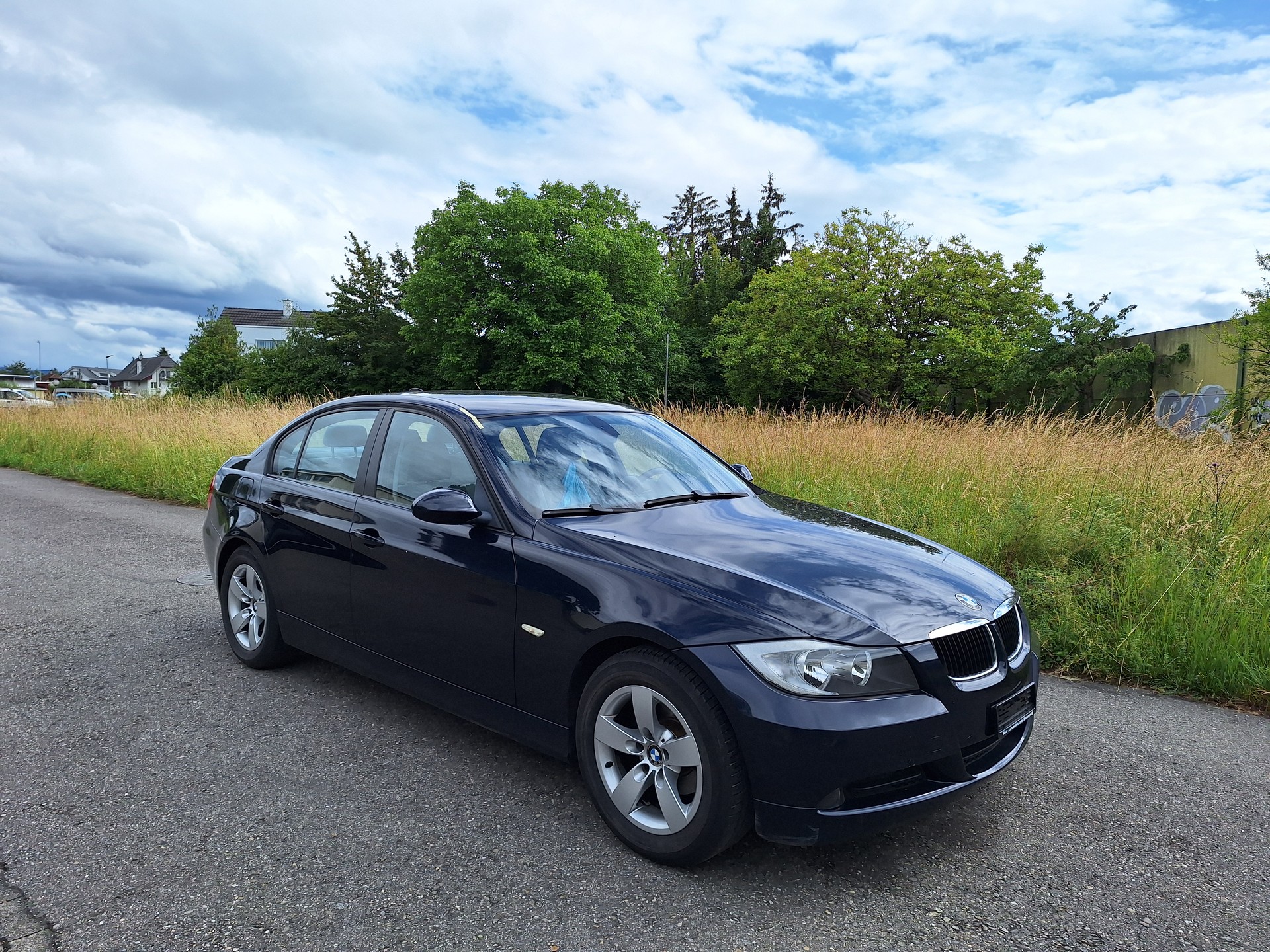 BMW 320i-image-0