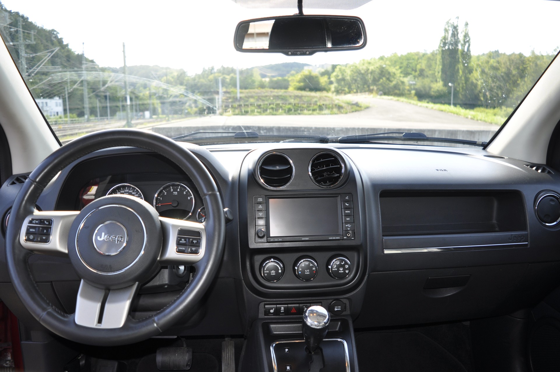 JEEP Compass 2.4 Limited CVT-image-9