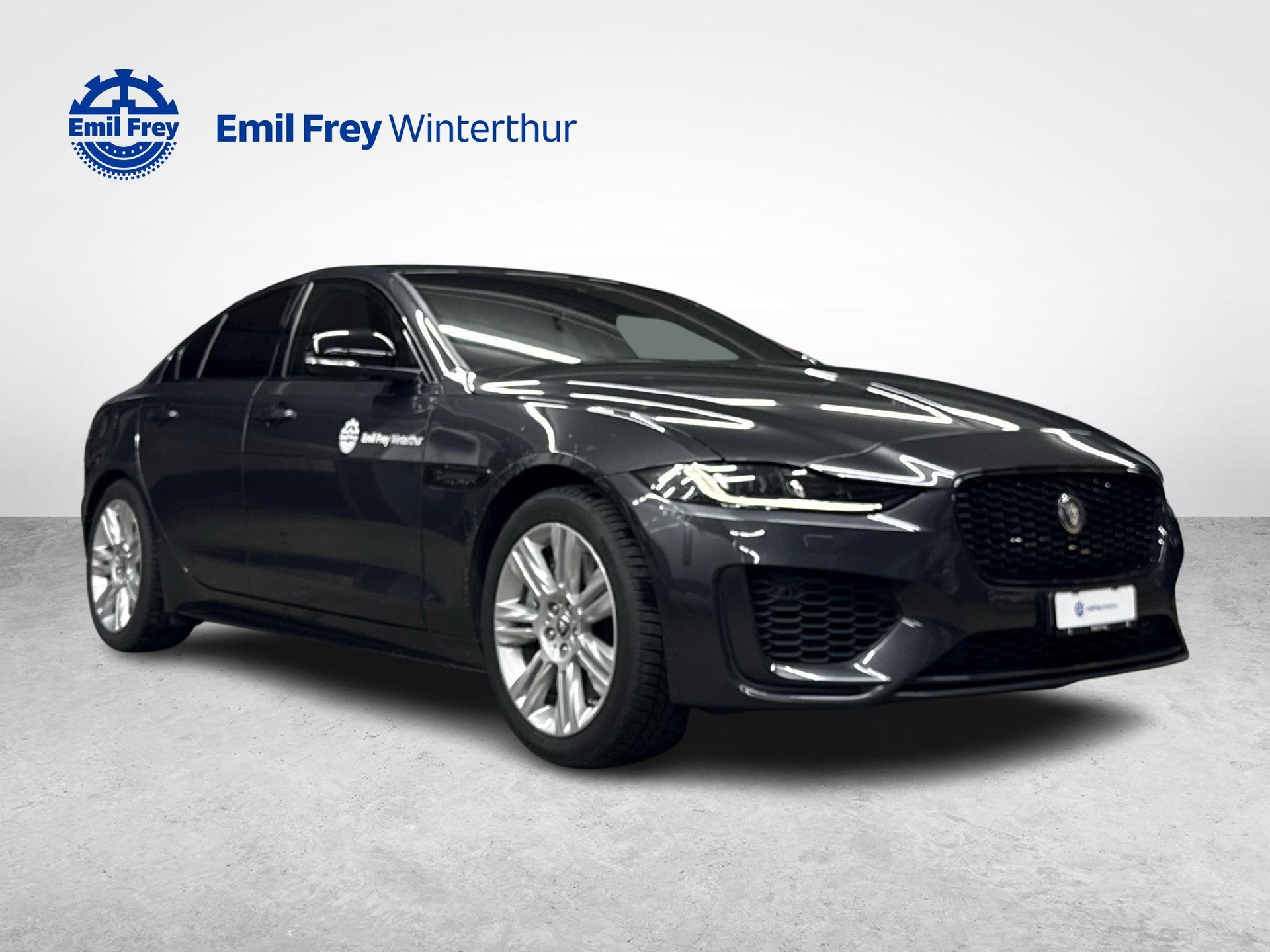 JAGUAR XE 2.0 T 300 Sport AWD-image-6