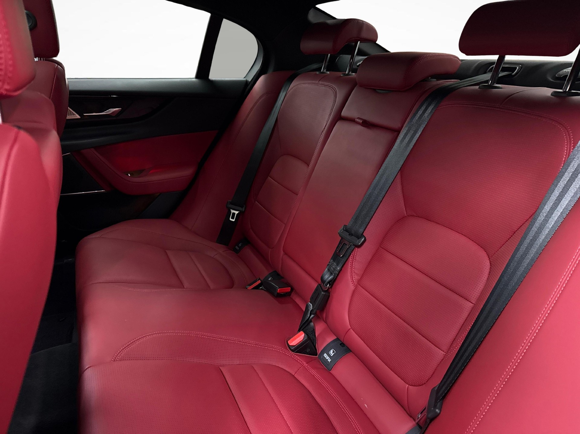 JAGUAR XE 2.0 T 300 Sport AWD-image-10