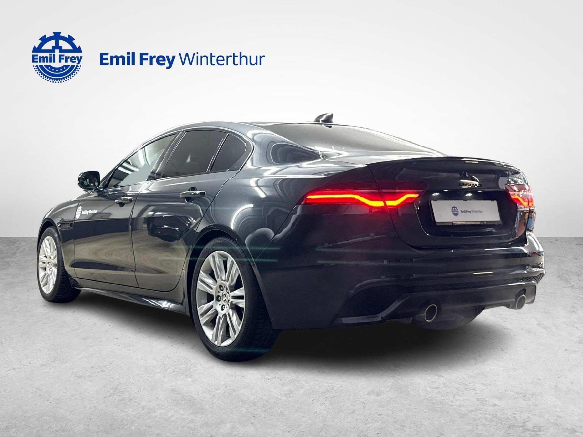 JAGUAR XE 2.0 T 300 Sport AWD-showroom-element-2
