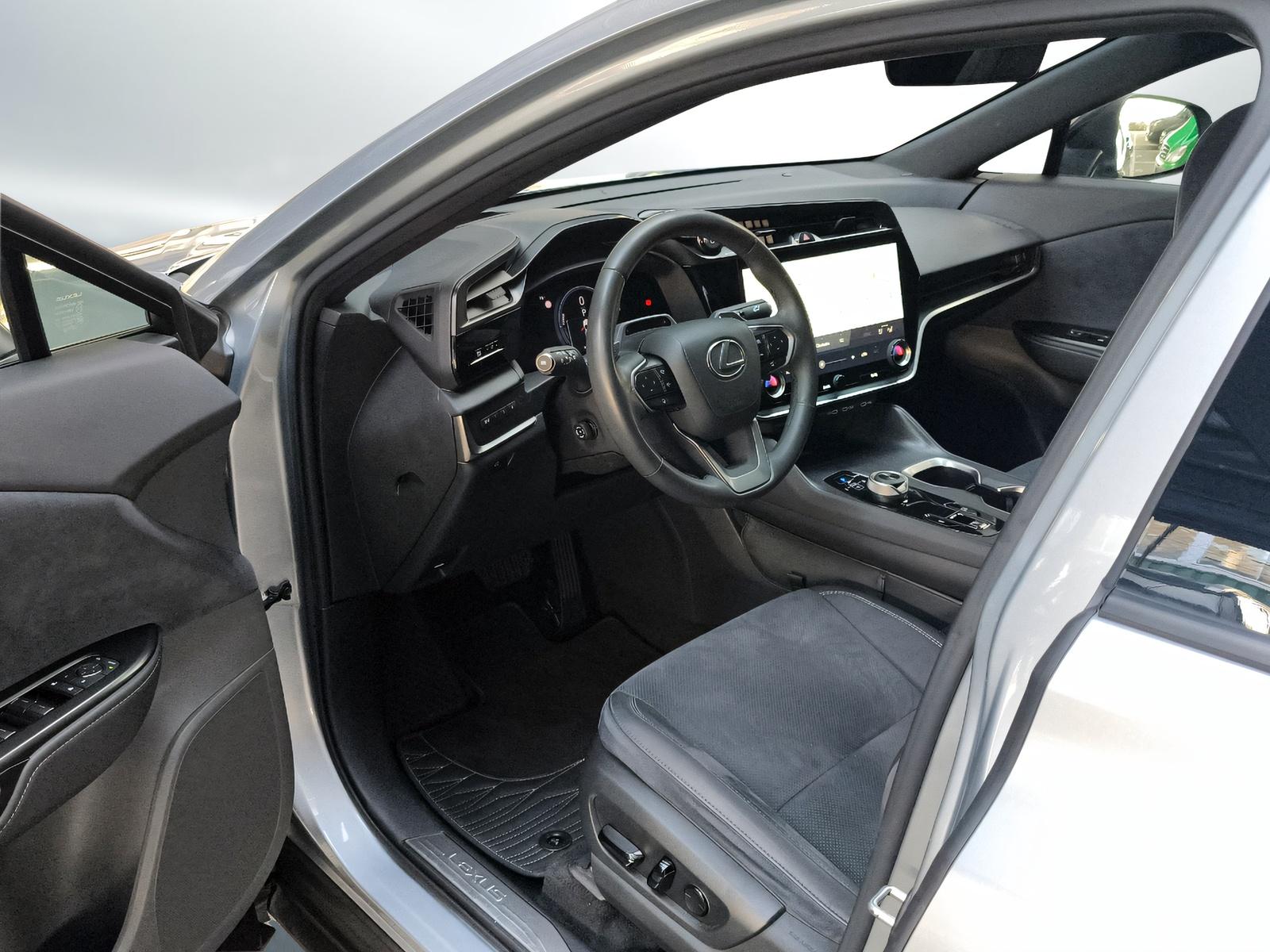 LEXUS RZ 450e Excellence-image-3