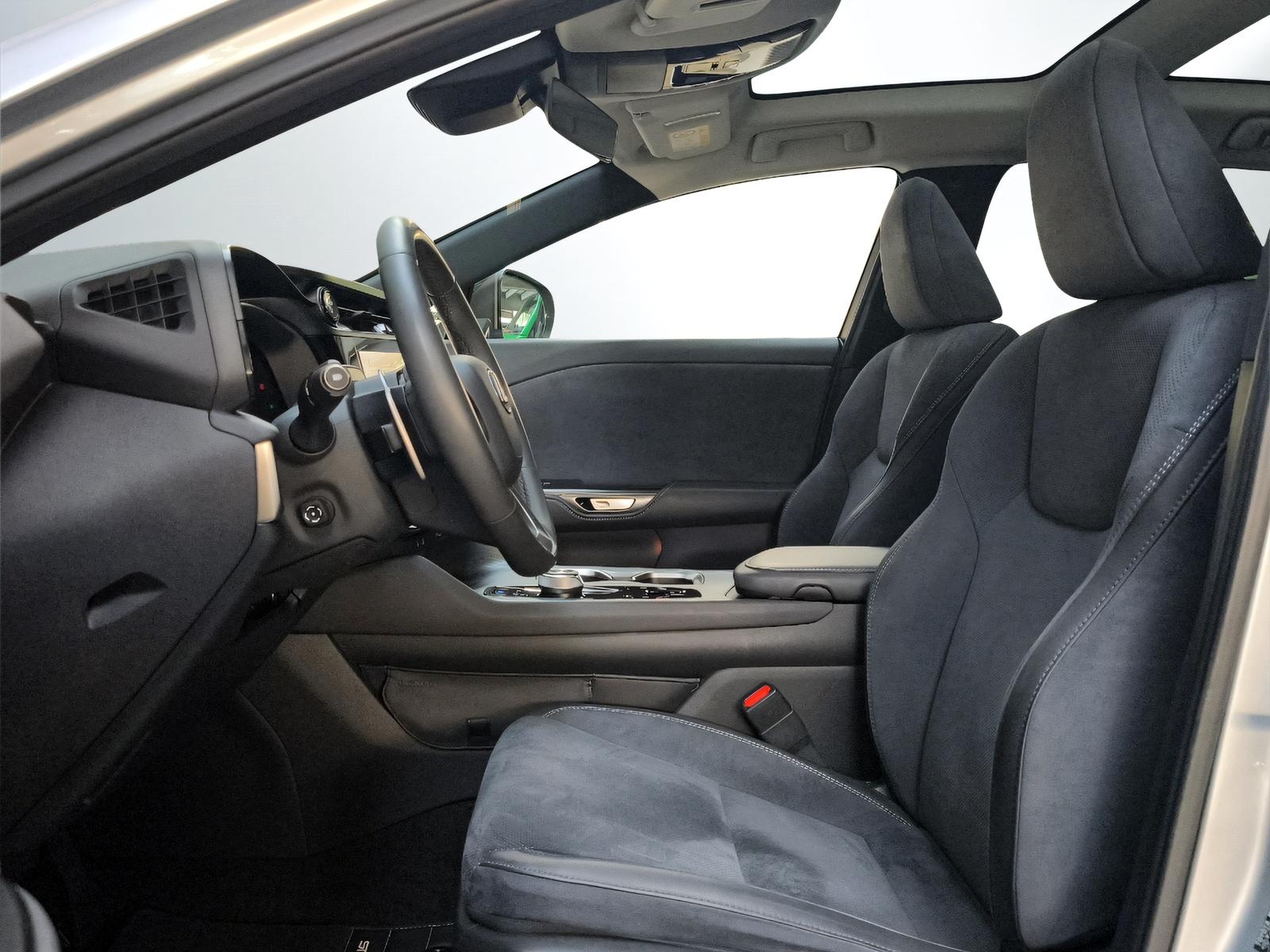 LEXUS RZ 450e Excellence-image-4