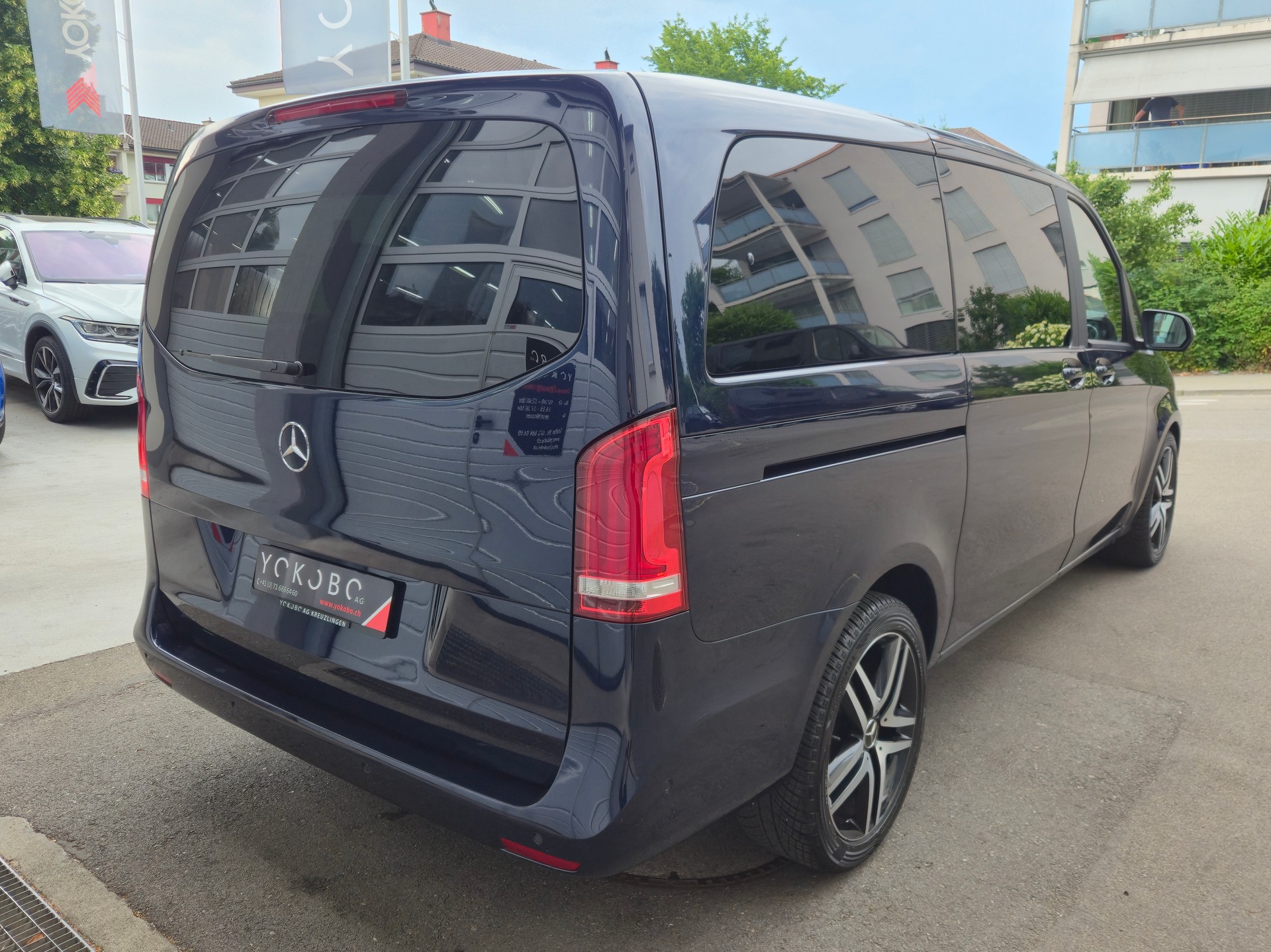 MERCEDES-BENZ V 220 d lang 7G-Tronic-image-3
