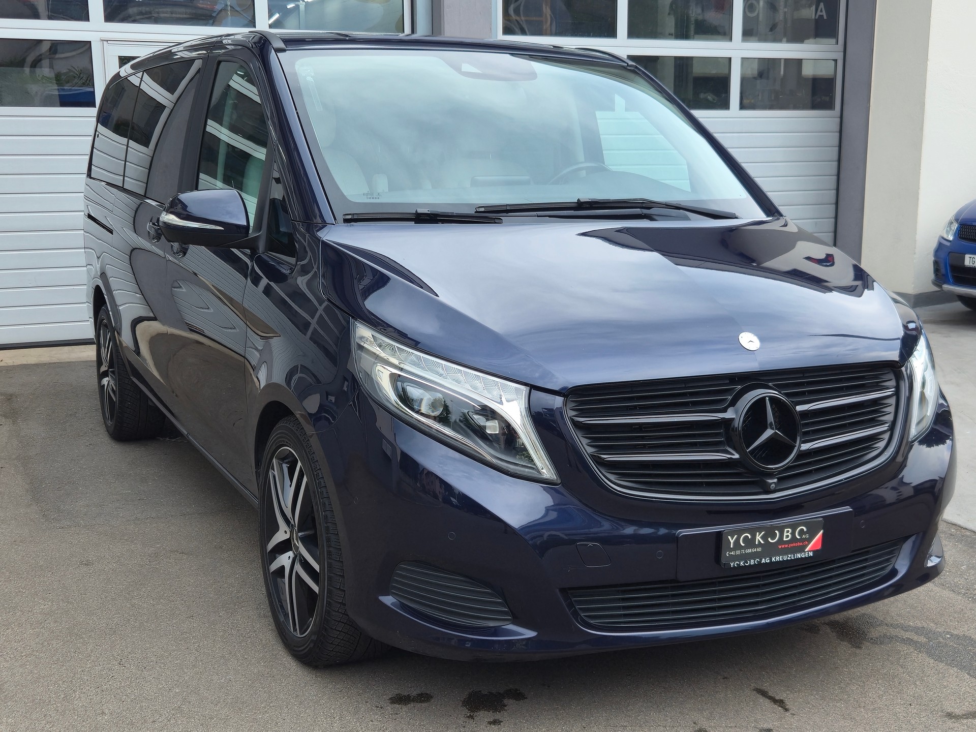 MERCEDES-BENZ V 220 d lang 7G-Tronic-image-1
