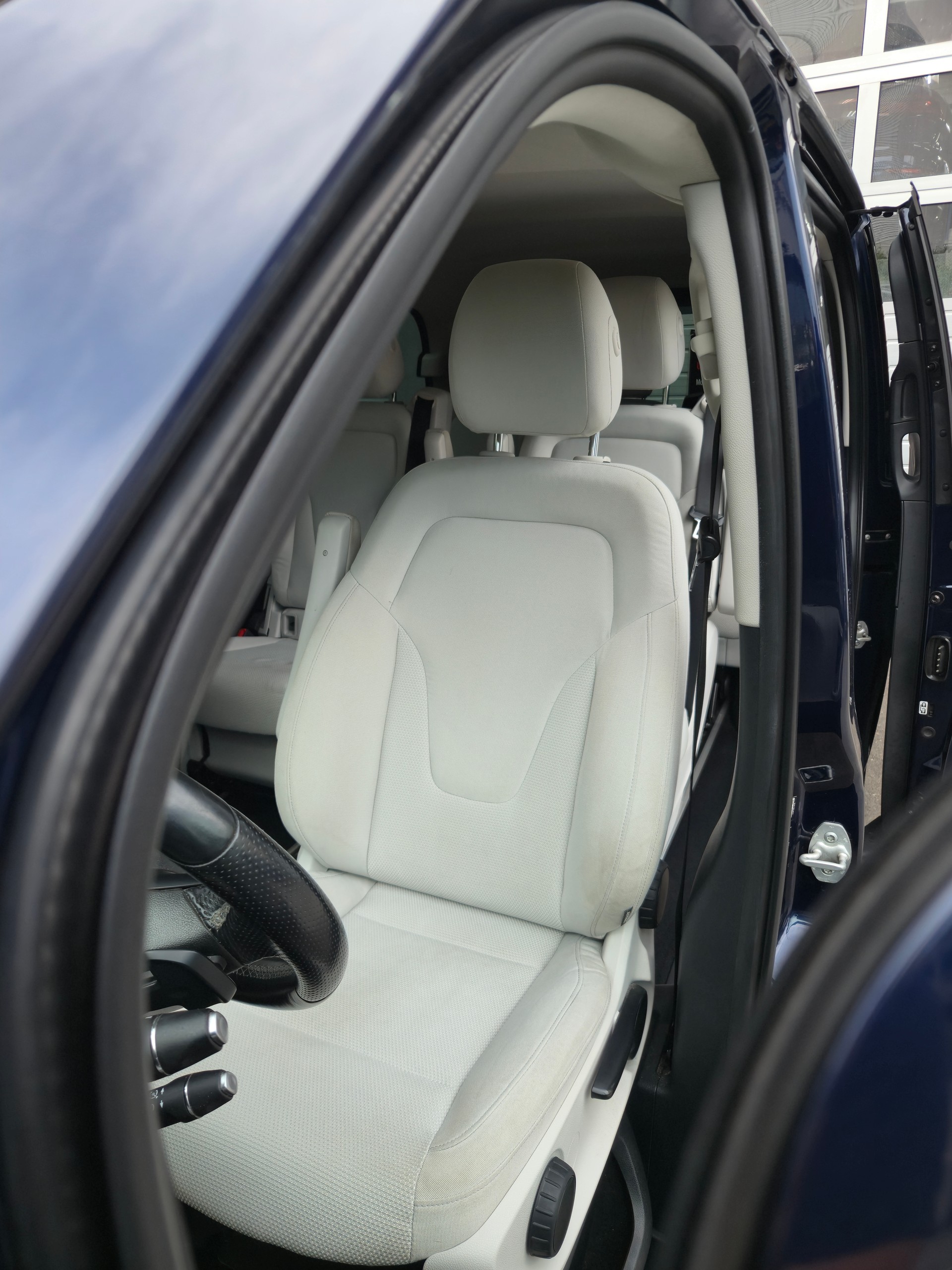 MERCEDES-BENZ V 220 d lang 7G-Tronic-image-14