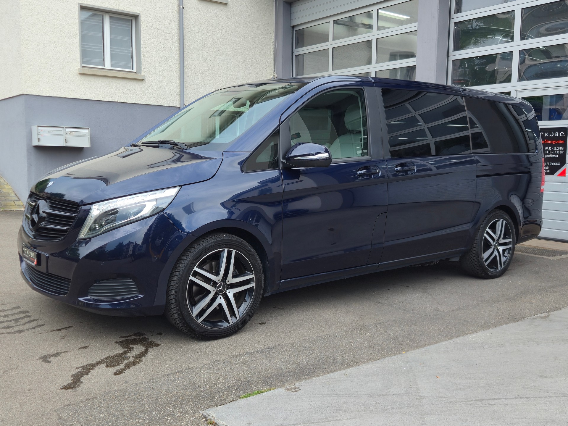MERCEDES-BENZ V 220 d lang 7G-Tronic-image-13