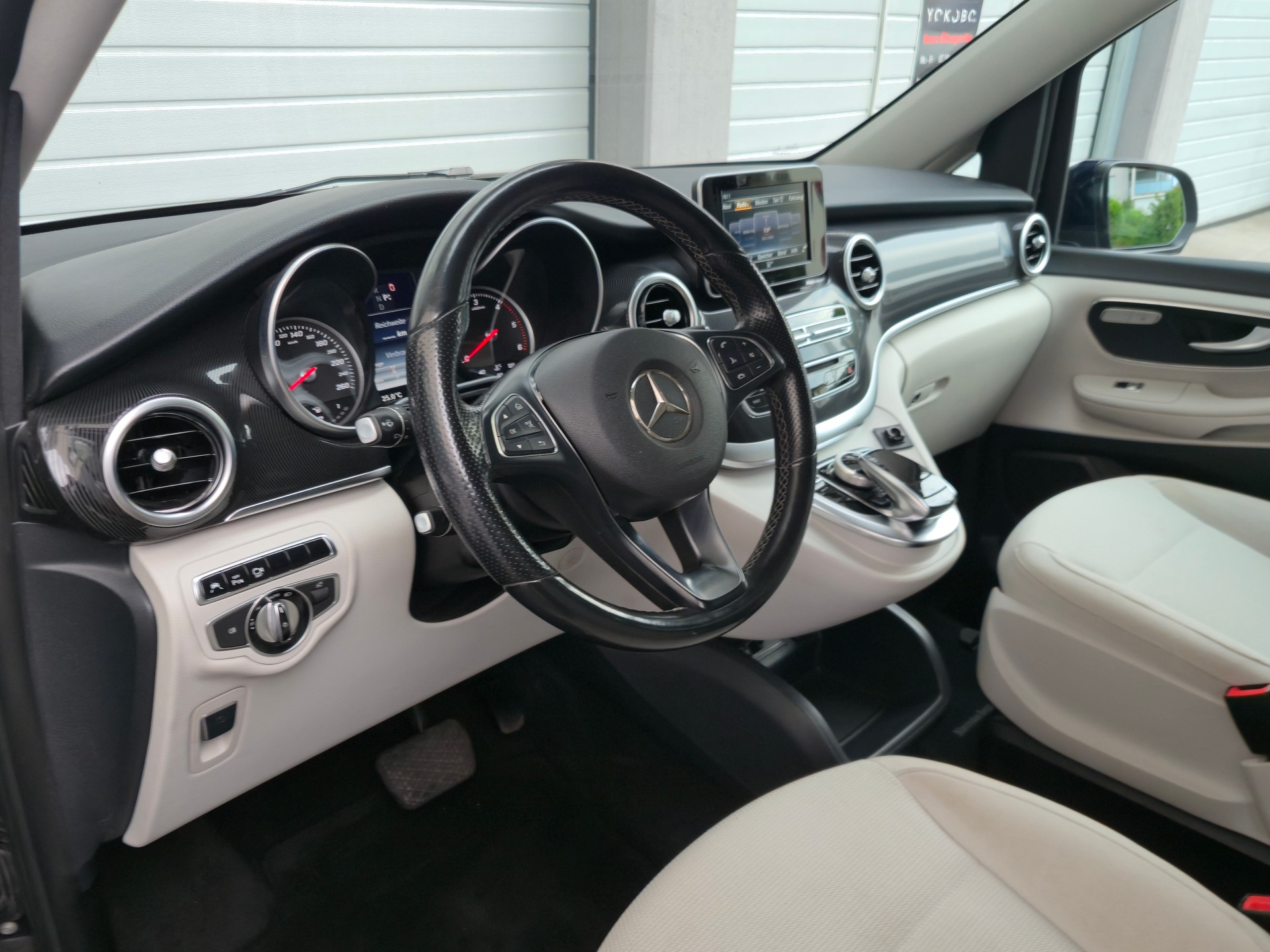 MERCEDES-BENZ V 220 d lang 7G-Tronic-image-7