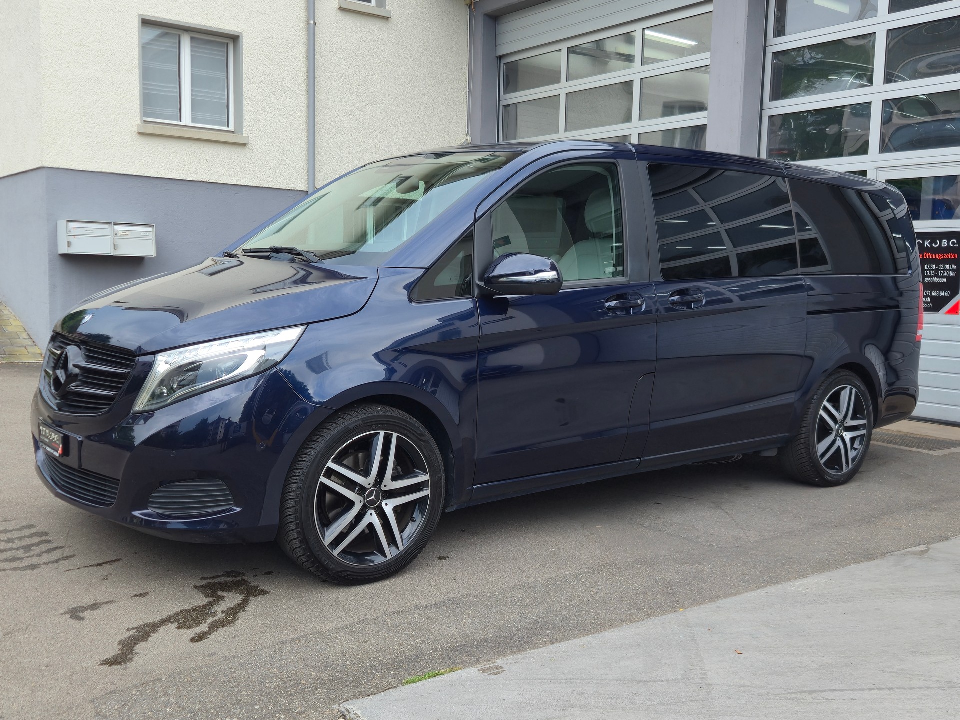 MERCEDES-BENZ V 220 d lang 7G-Tronic-image-6