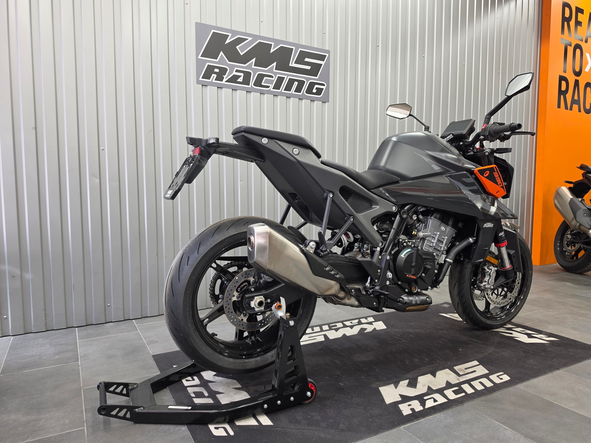 KTM 990 Duke-showroom-element-1