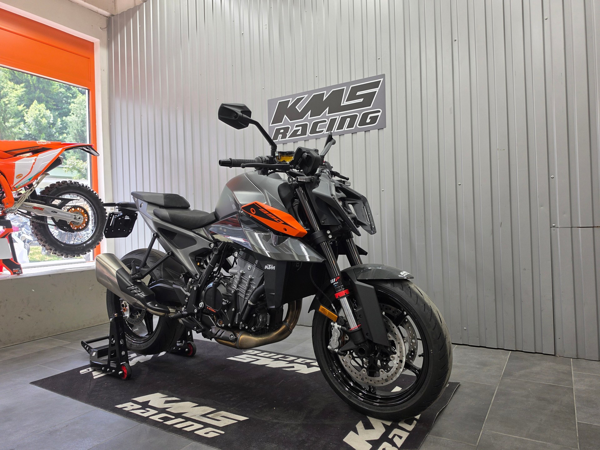 KTM 990 Duke-showroom-element-2