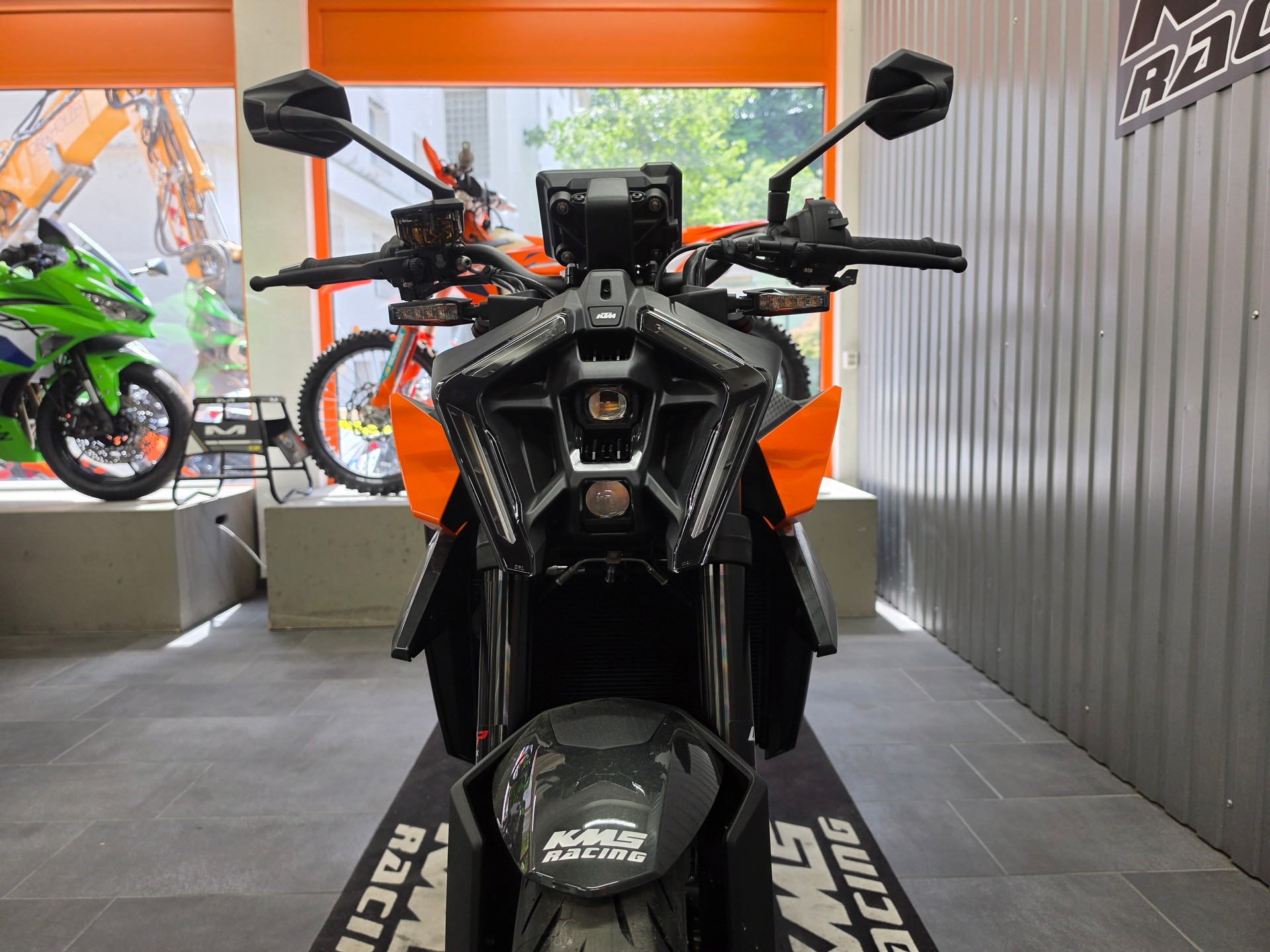 KTM 990 Duke-showroom-element-3