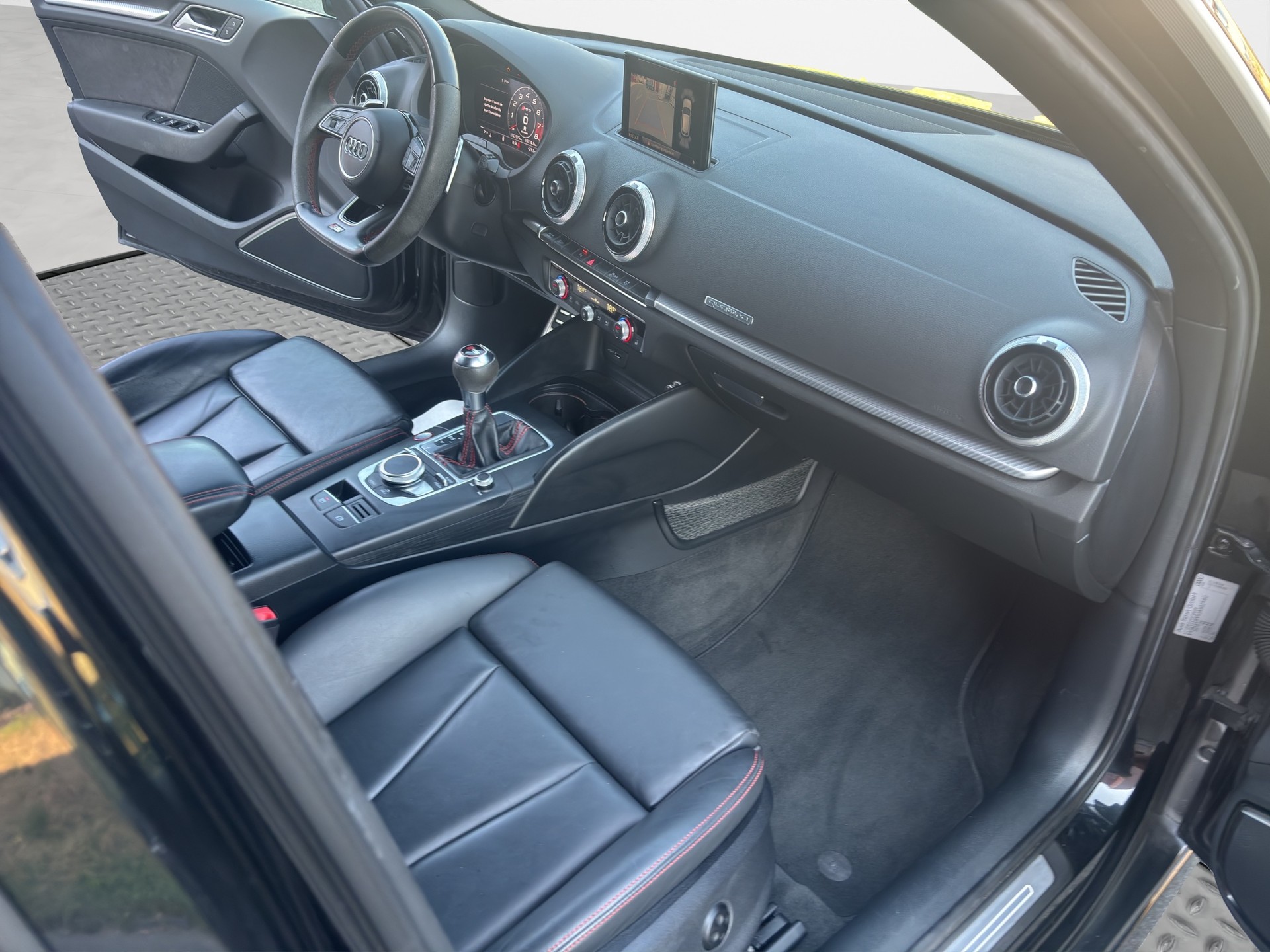 AUDI RS3 Sportback 2.5 TSI quattro S-tronic-image-13