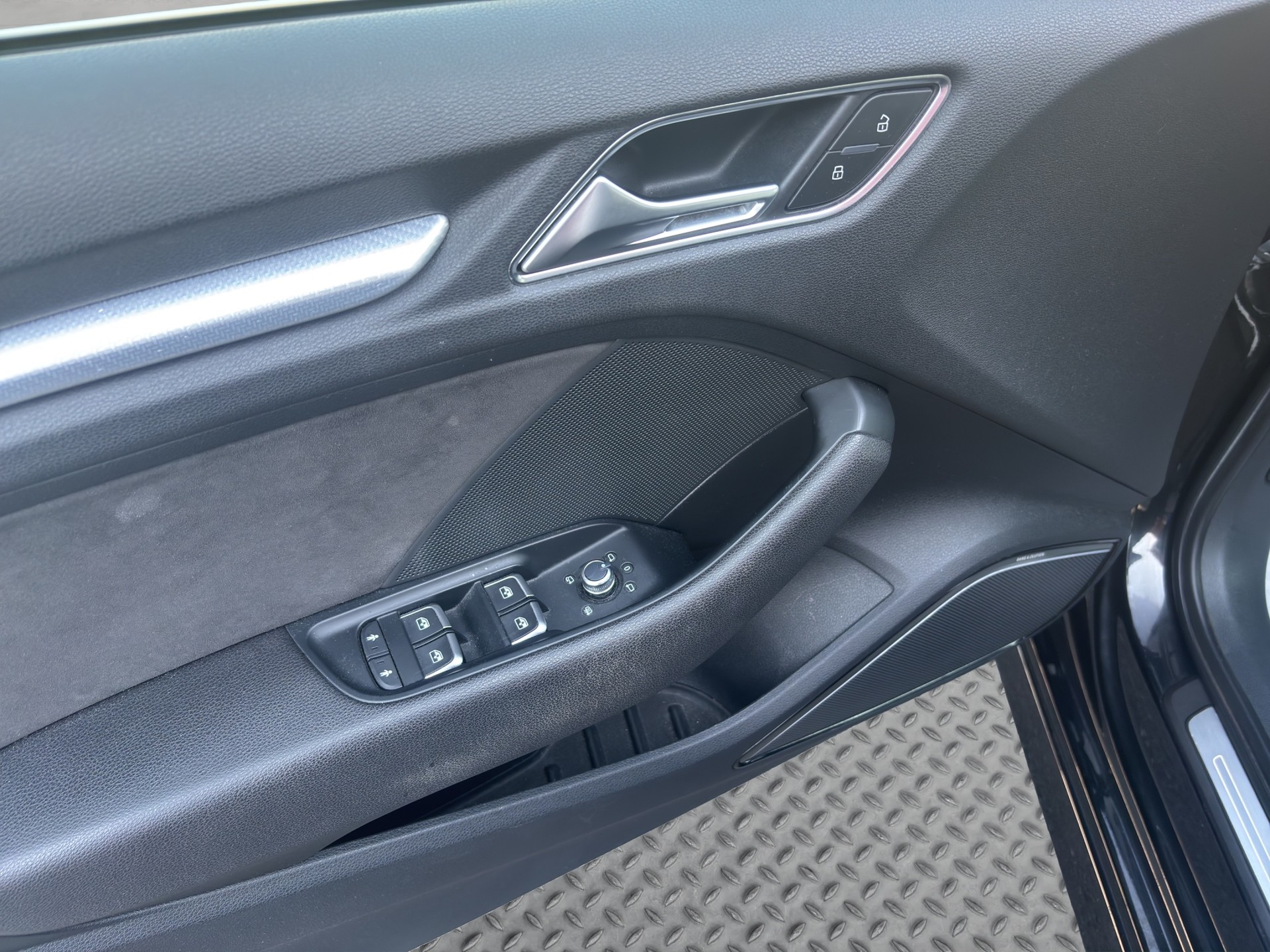 AUDI RS3 Sportback 2.5 TSI quattro S-tronic-image-18