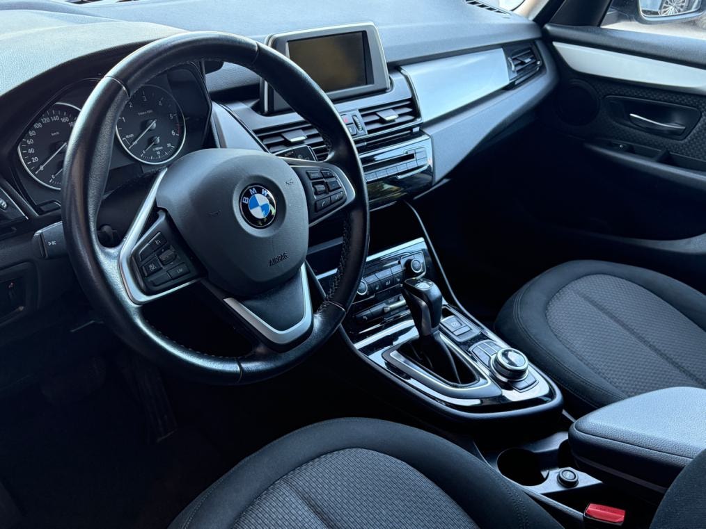 BMW 218d Gran Tourer-image-3