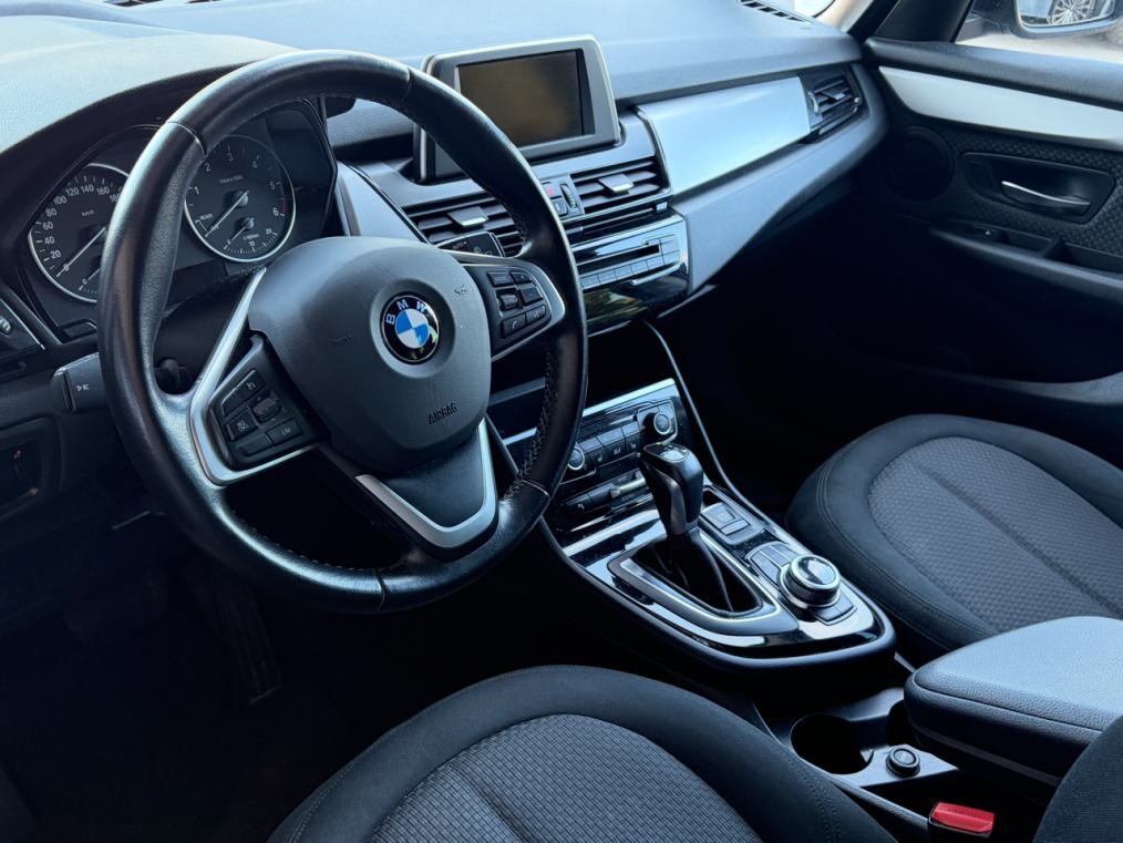 BMW 218d Gran Tourer-image-3