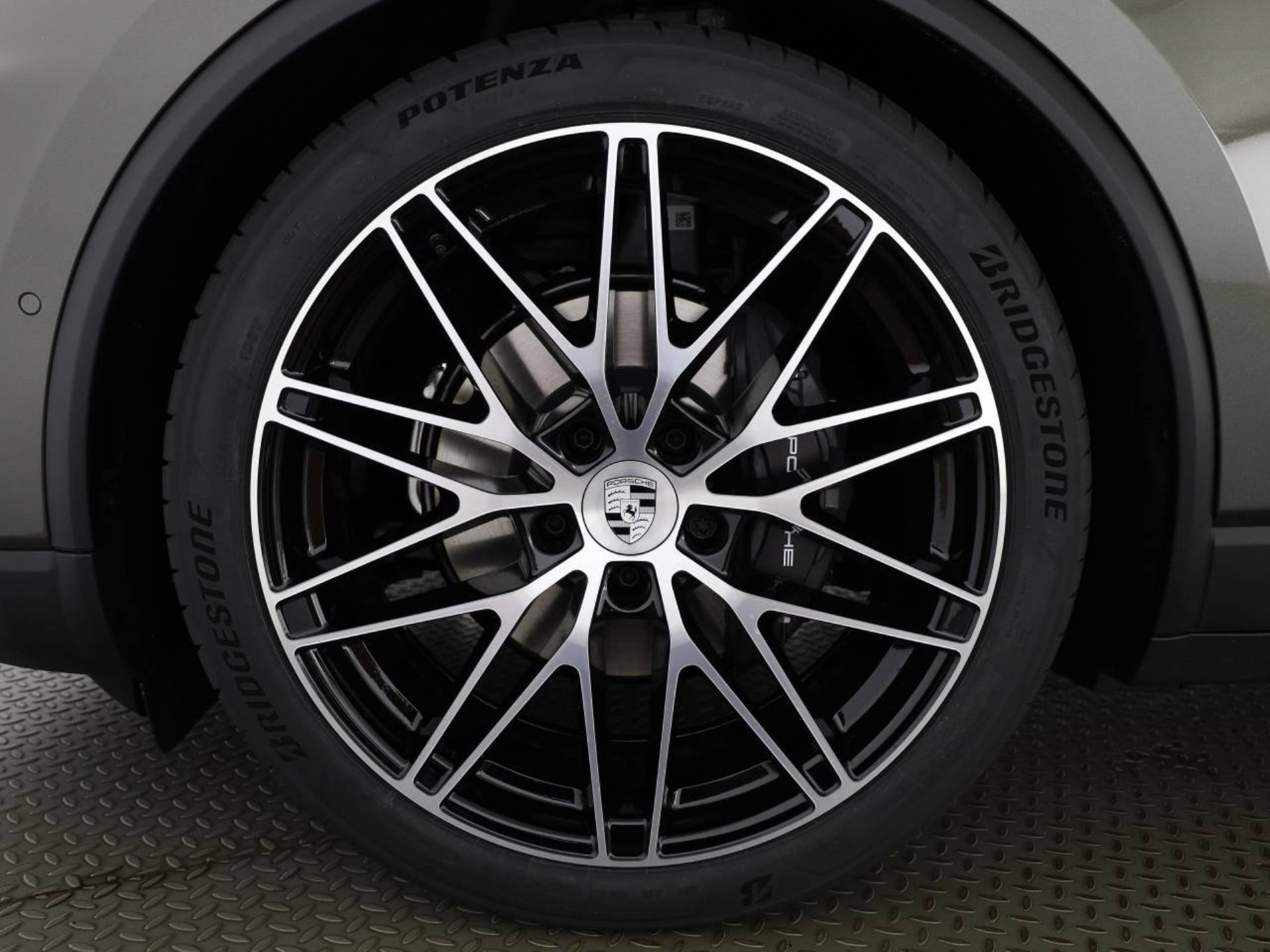 PORSCHE Macan 4-image-8