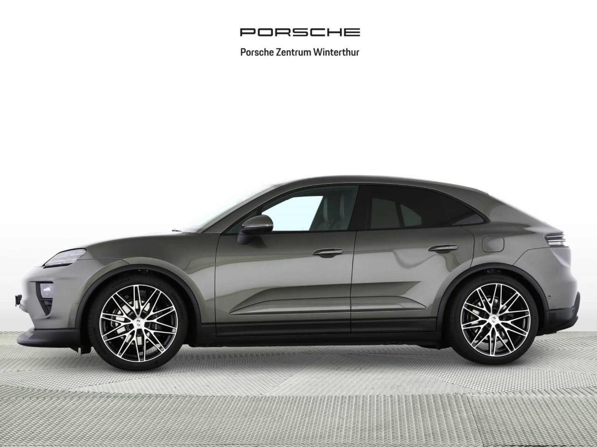 PORSCHE Macan 4-image-1