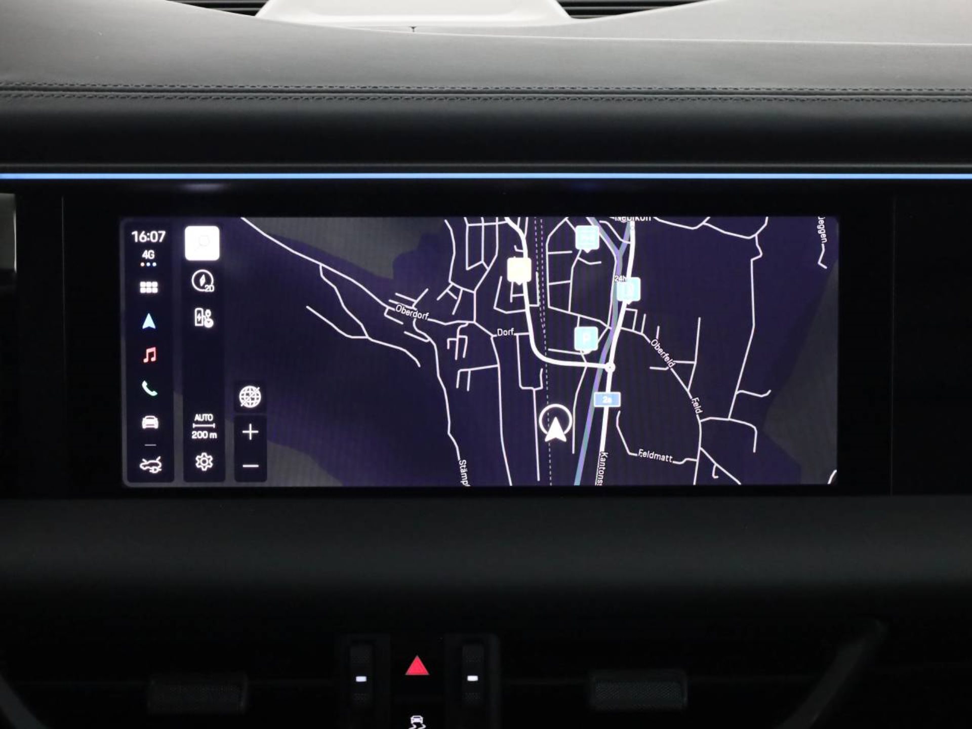 PORSCHE Macan 4-image-11