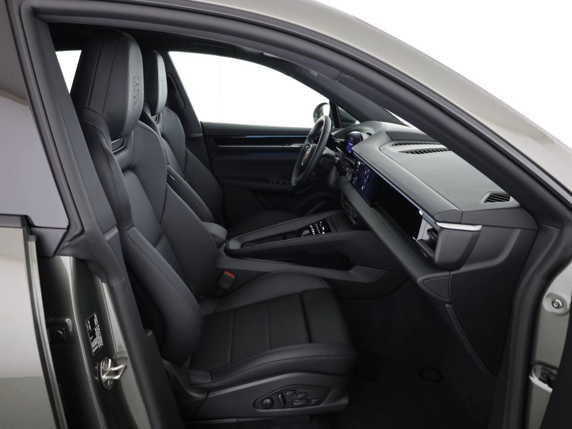 PORSCHE Macan 4-image-13