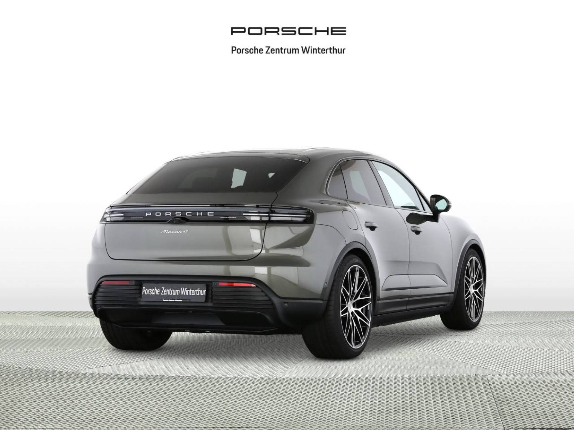 PORSCHE Macan 4-image-2