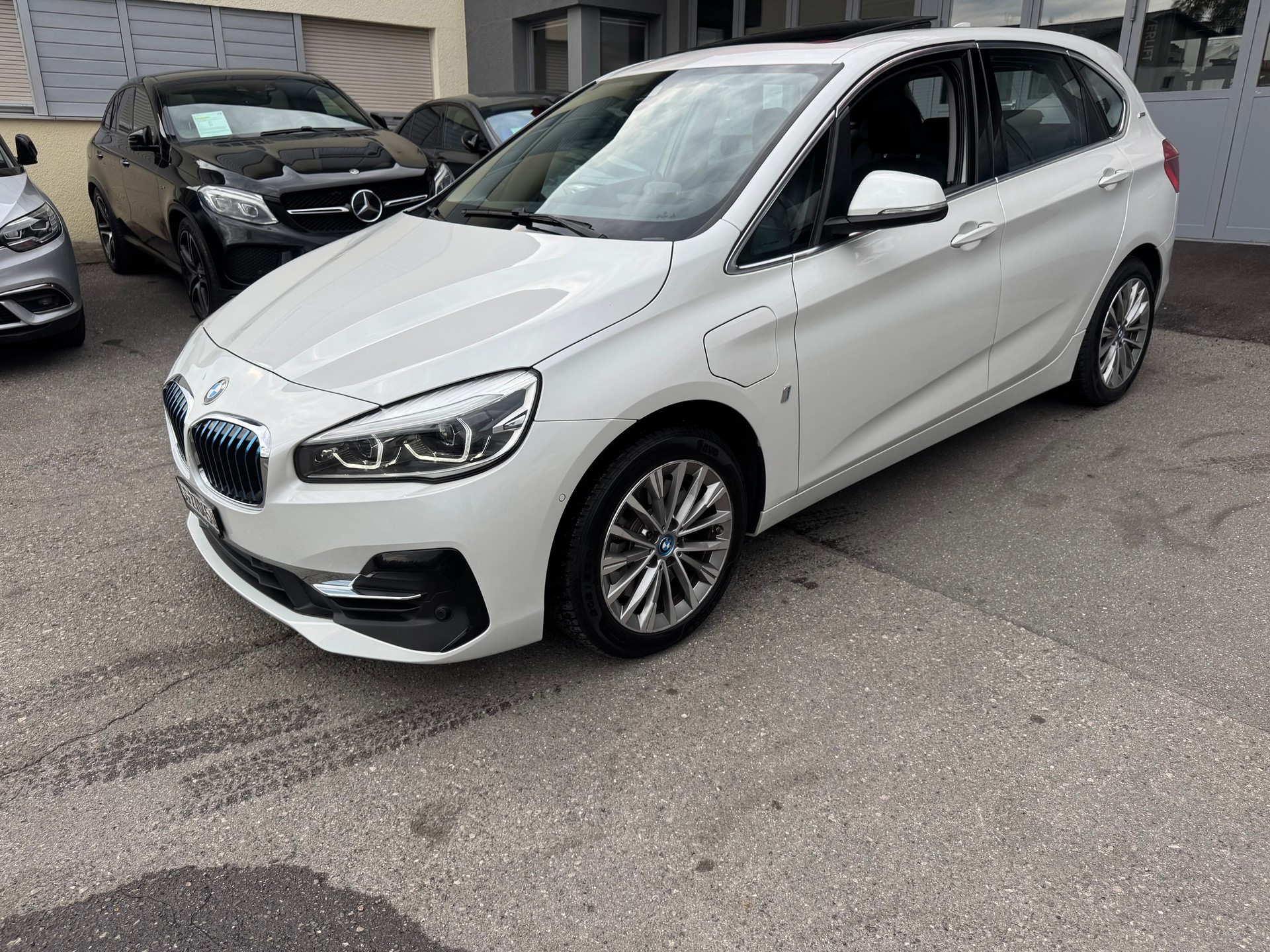 BMW 225xe iPerformance Active Tourer Steptronic Luxury Line-image-3