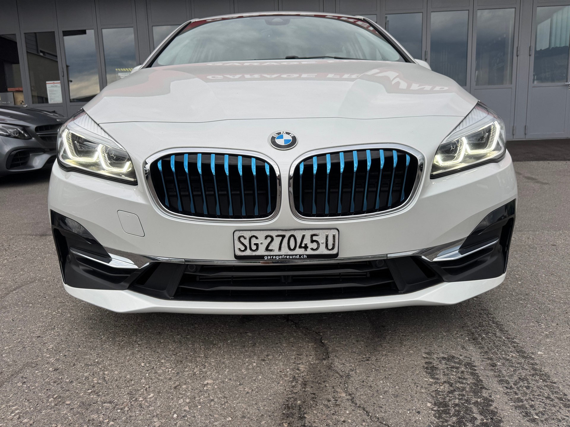 BMW 225xe iPerformance Active Tourer Steptronic Luxury Line-image-2