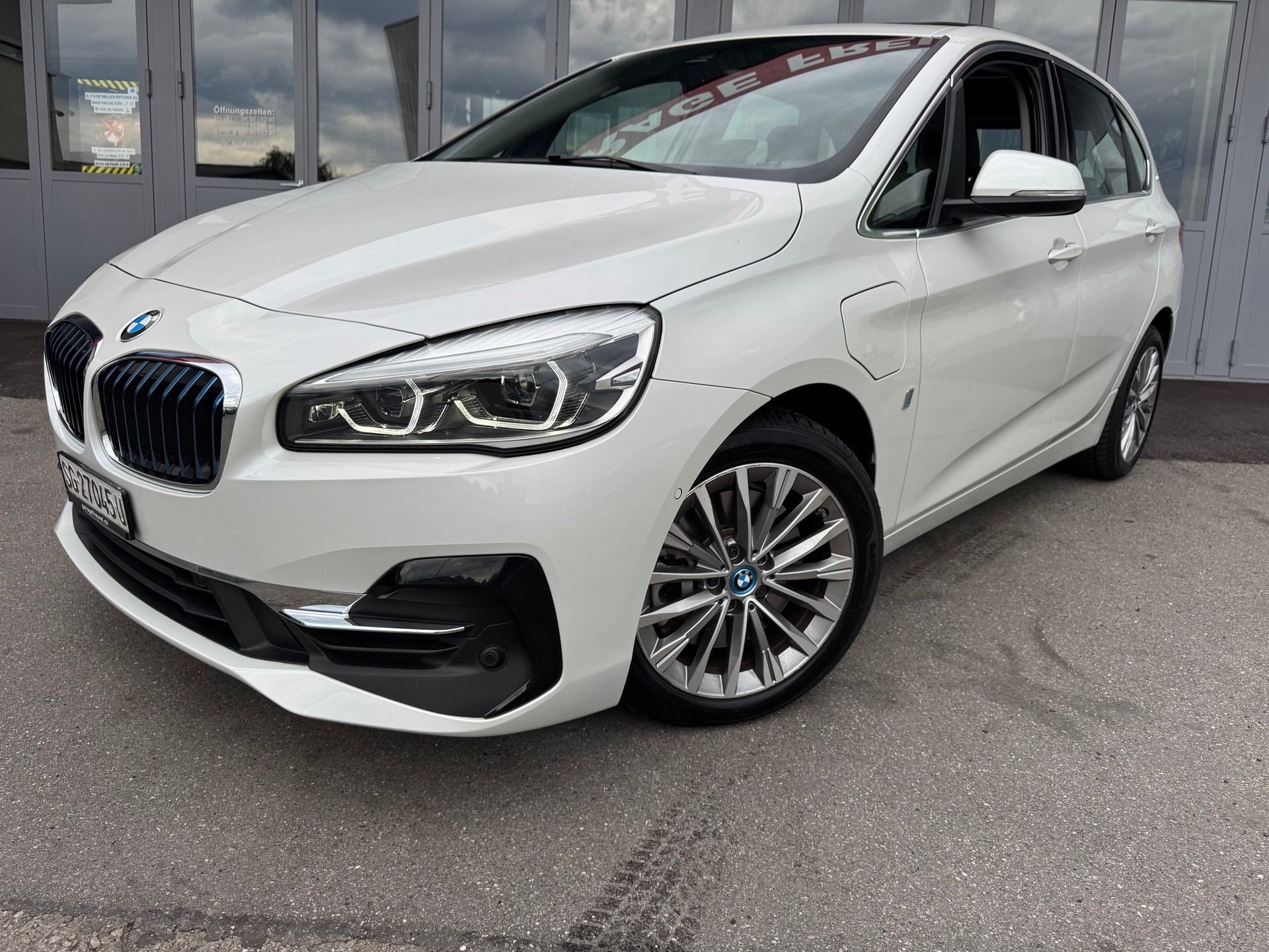 BMW 225xe iPerformance Active Tourer Steptronic Luxury Line-image-0