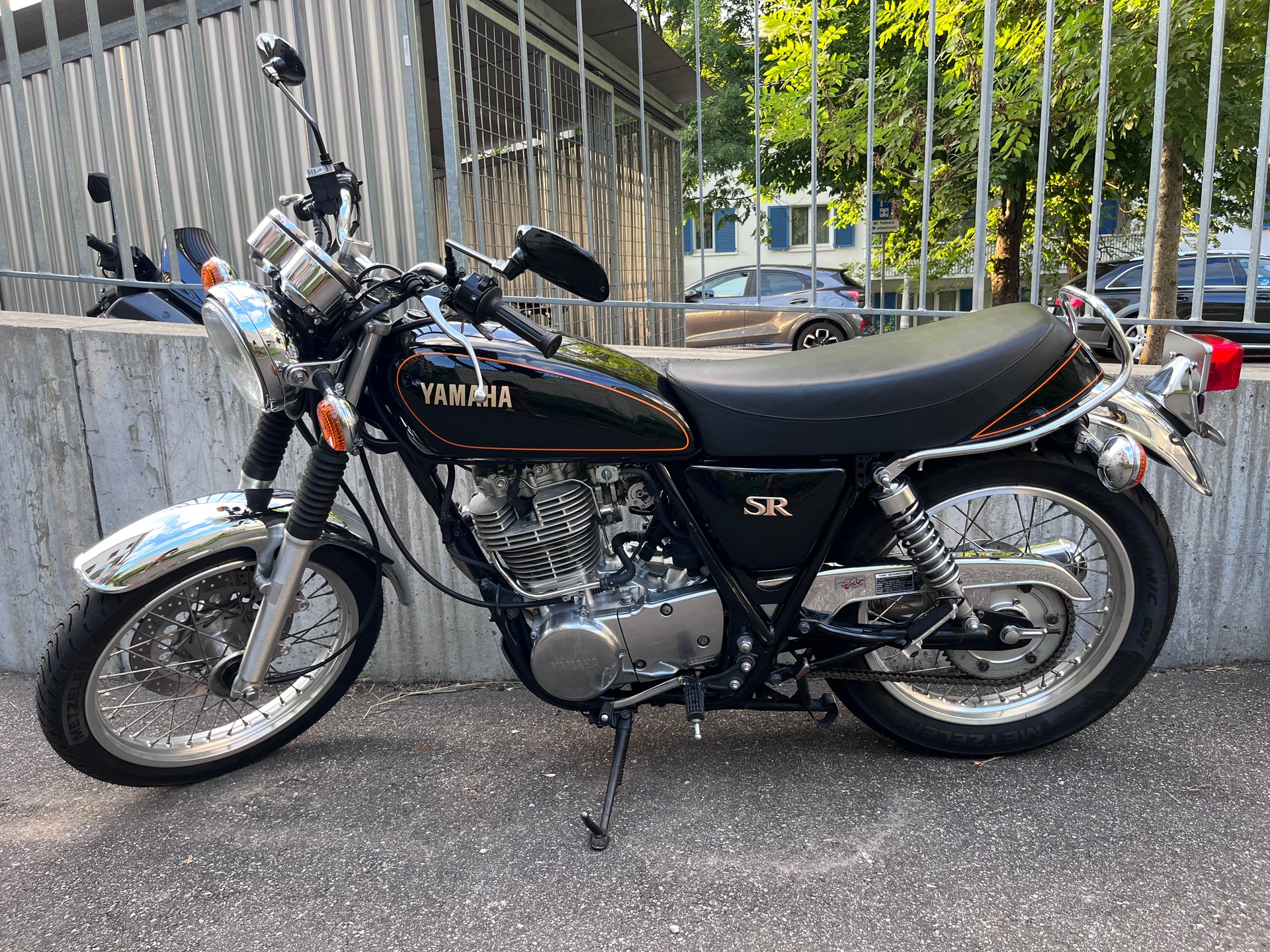 YAMAHA SR 400