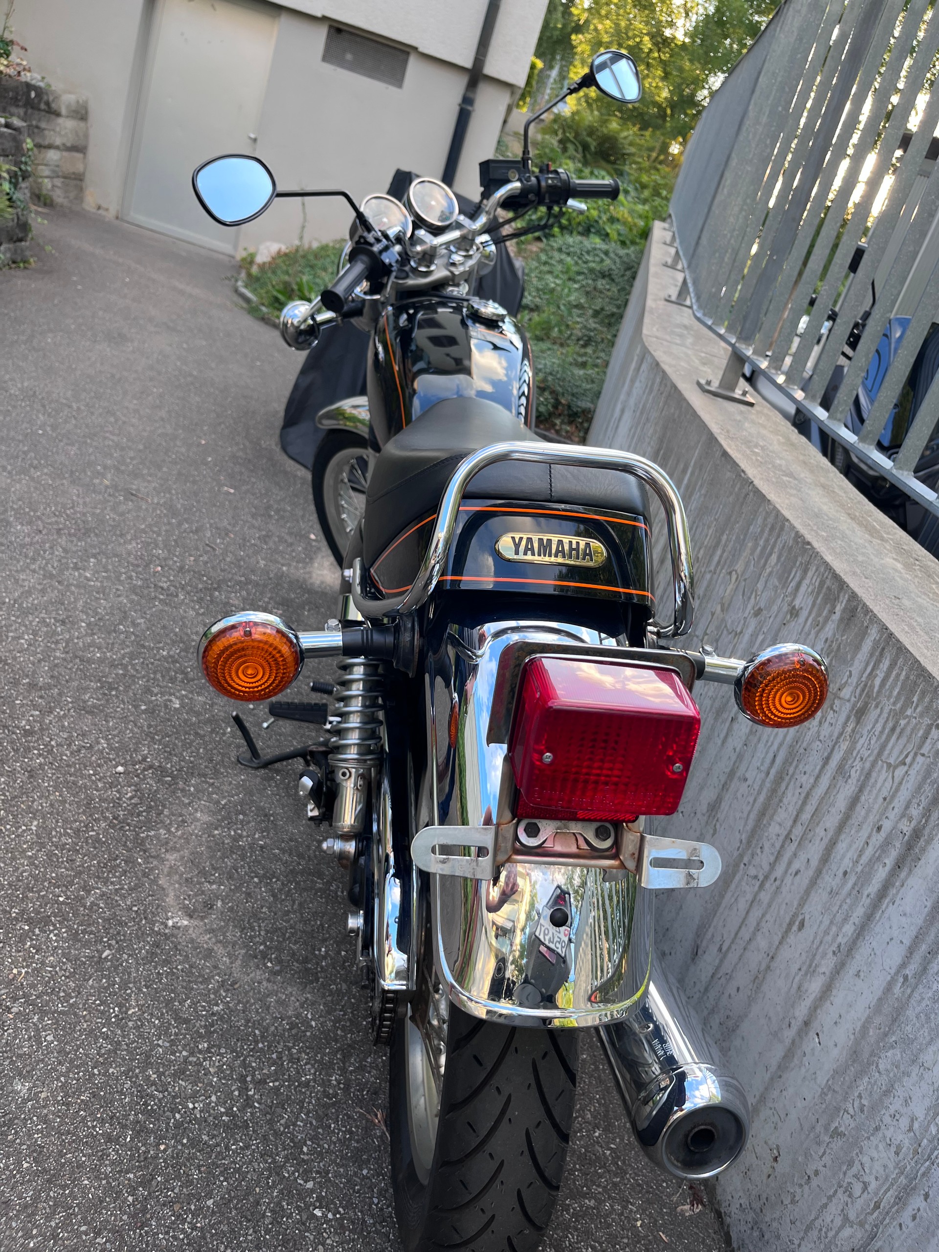 YAMAHA SR 400-image-3