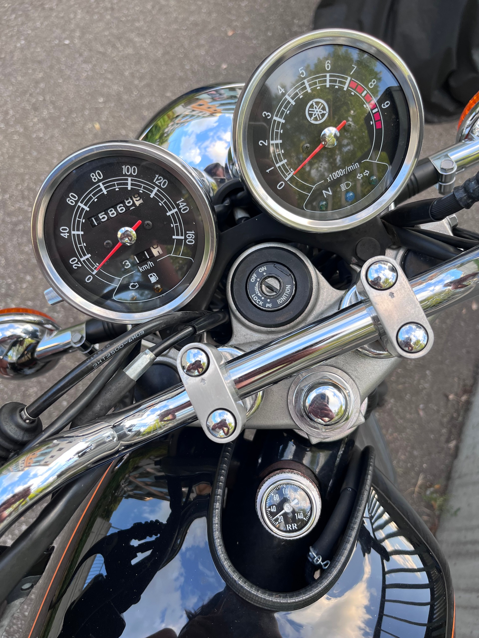 YAMAHA SR 400-image-2