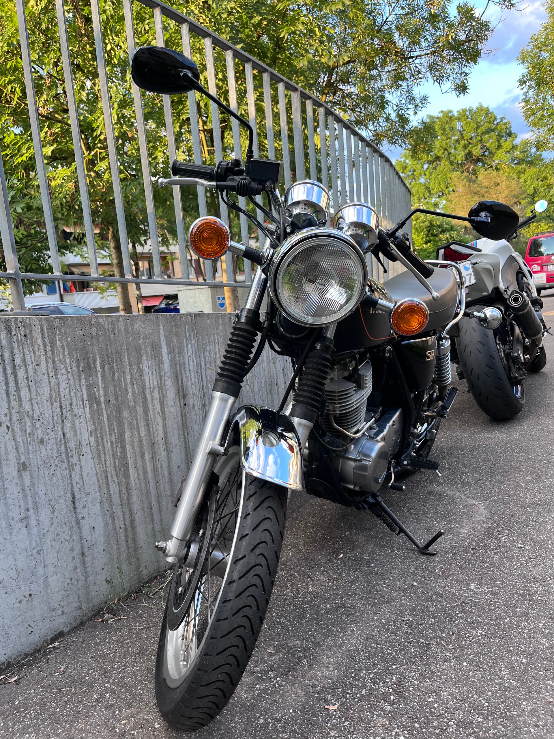 YAMAHA SR 400-image-1