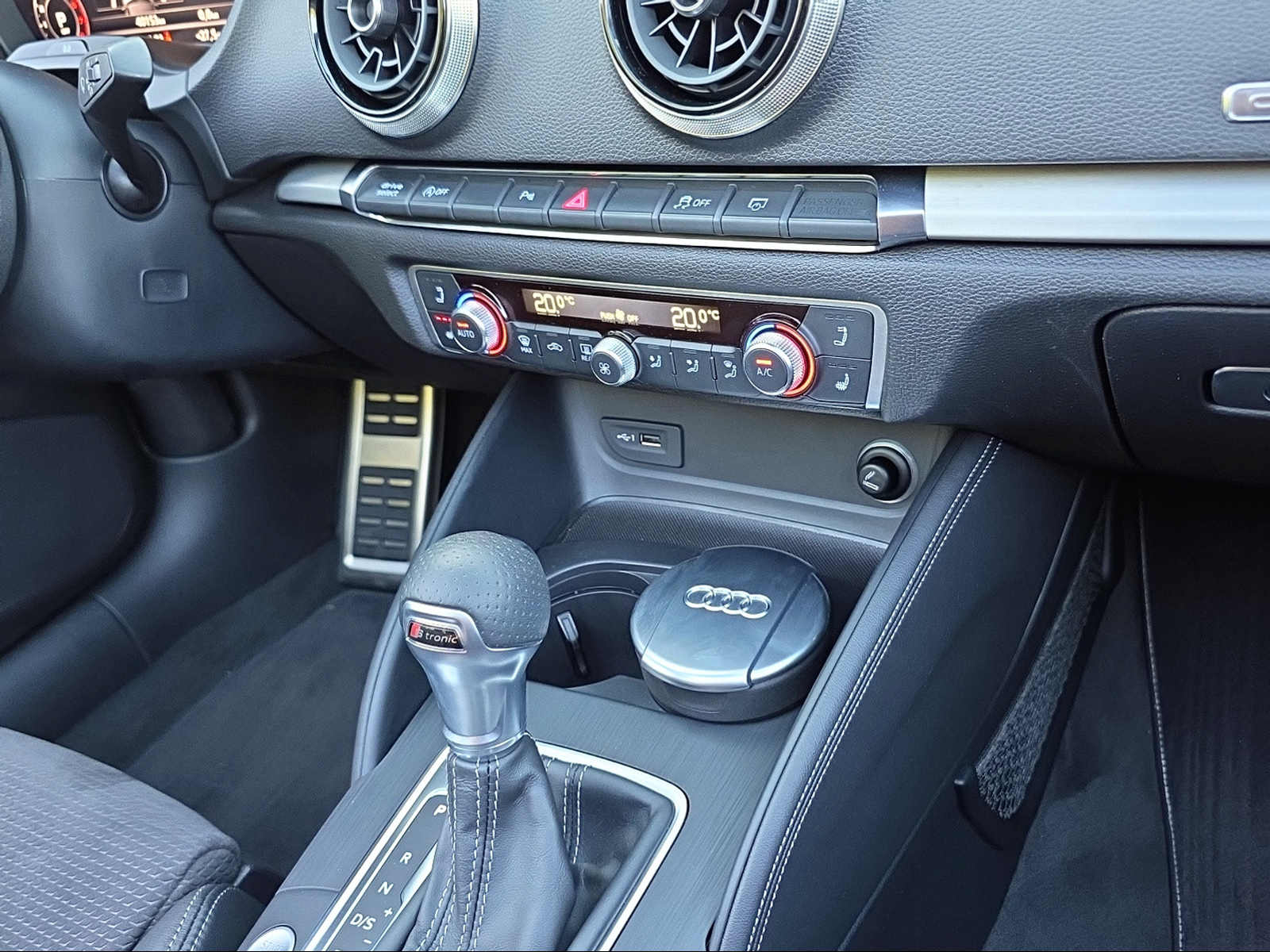 AUDI A3 Cabriolet 2.0 TFSI Sport quattro S-tronic-image-15