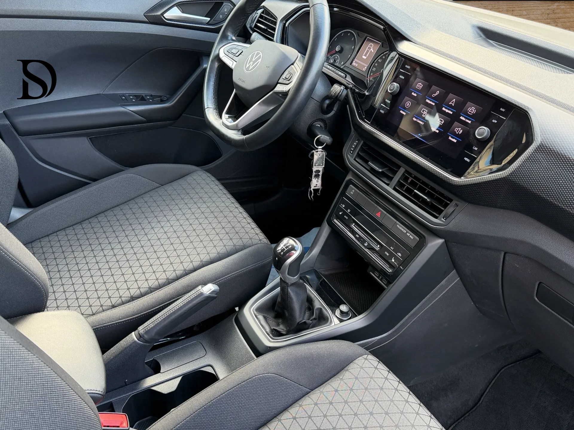 VW T-Cross 1.0 TSI Life-image-12