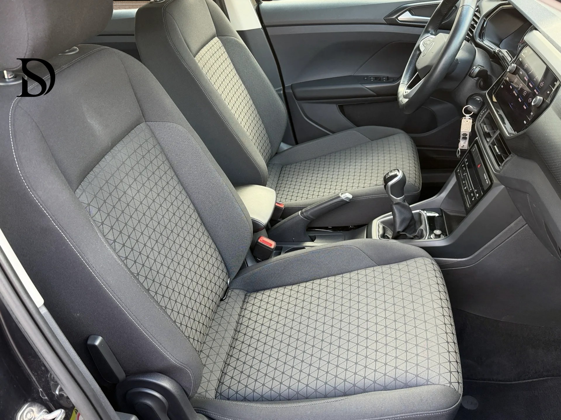 VW T-Cross 1.0 TSI Life-image-11