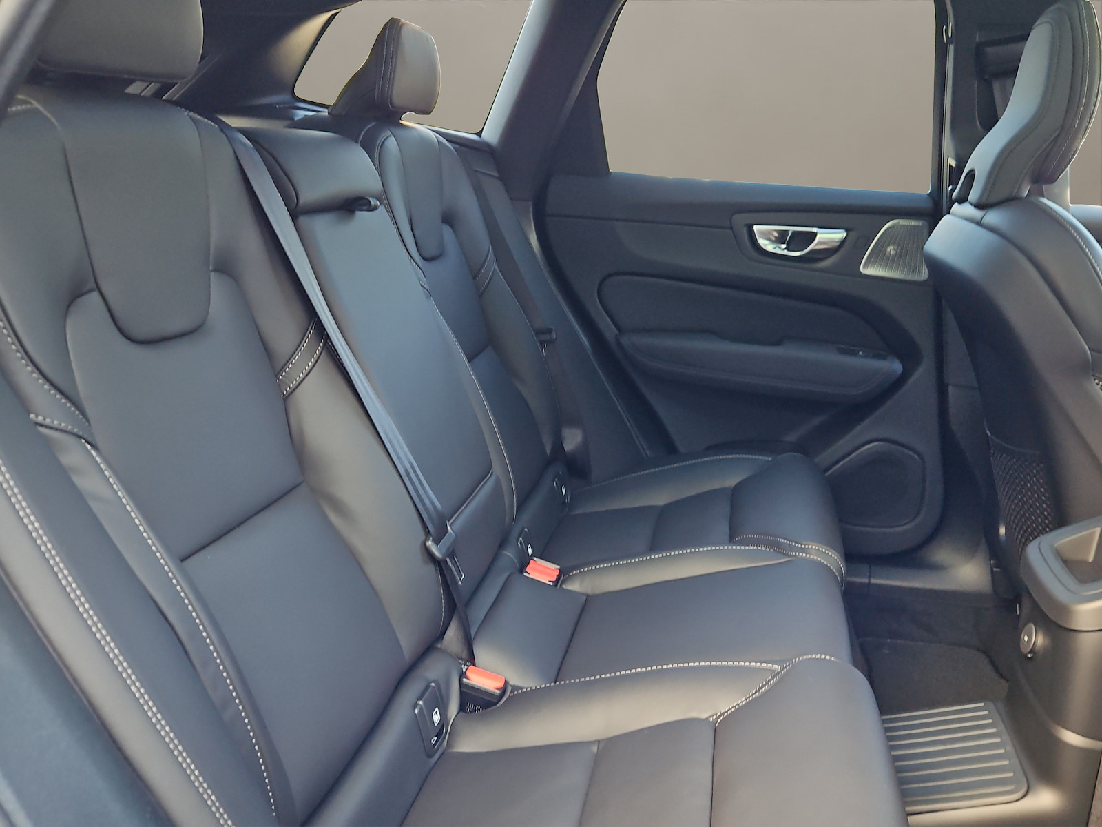 VOLVO XC60 2.0 T8 TE Ultra Dark eAWD-image-11