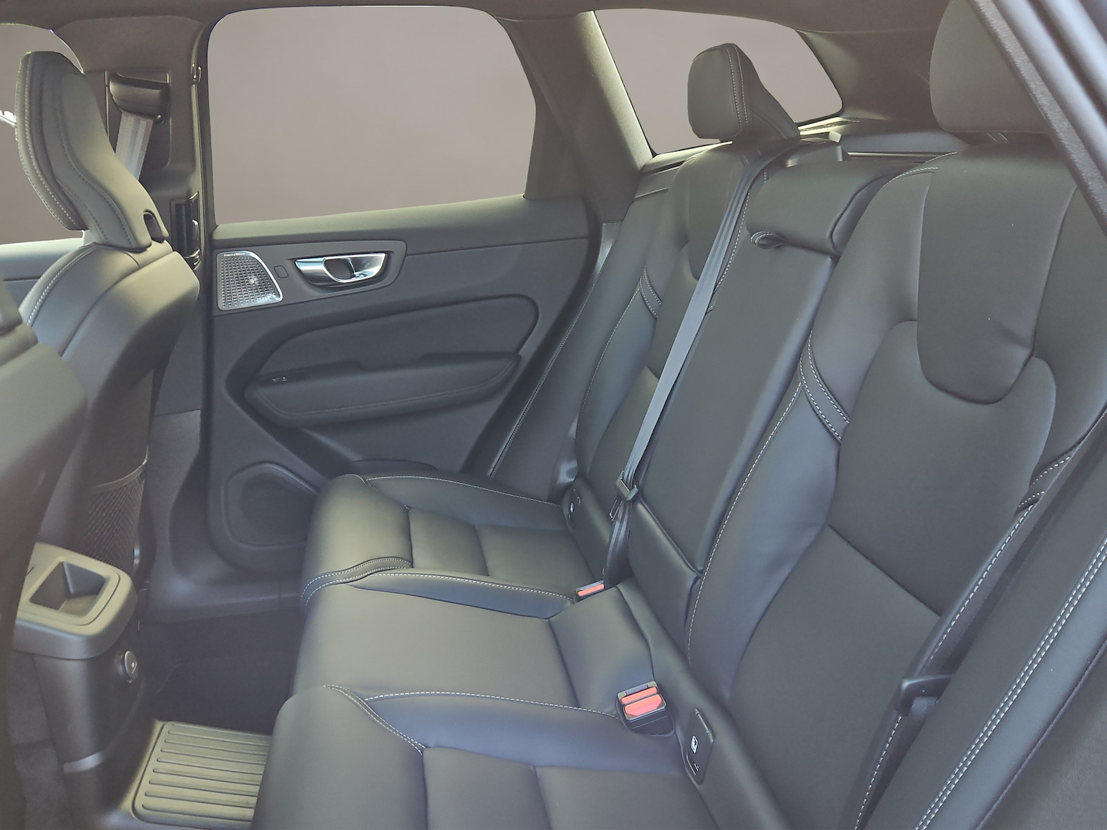VOLVO XC60 2.0 T8 TE Ultra Dark eAWD-image-9