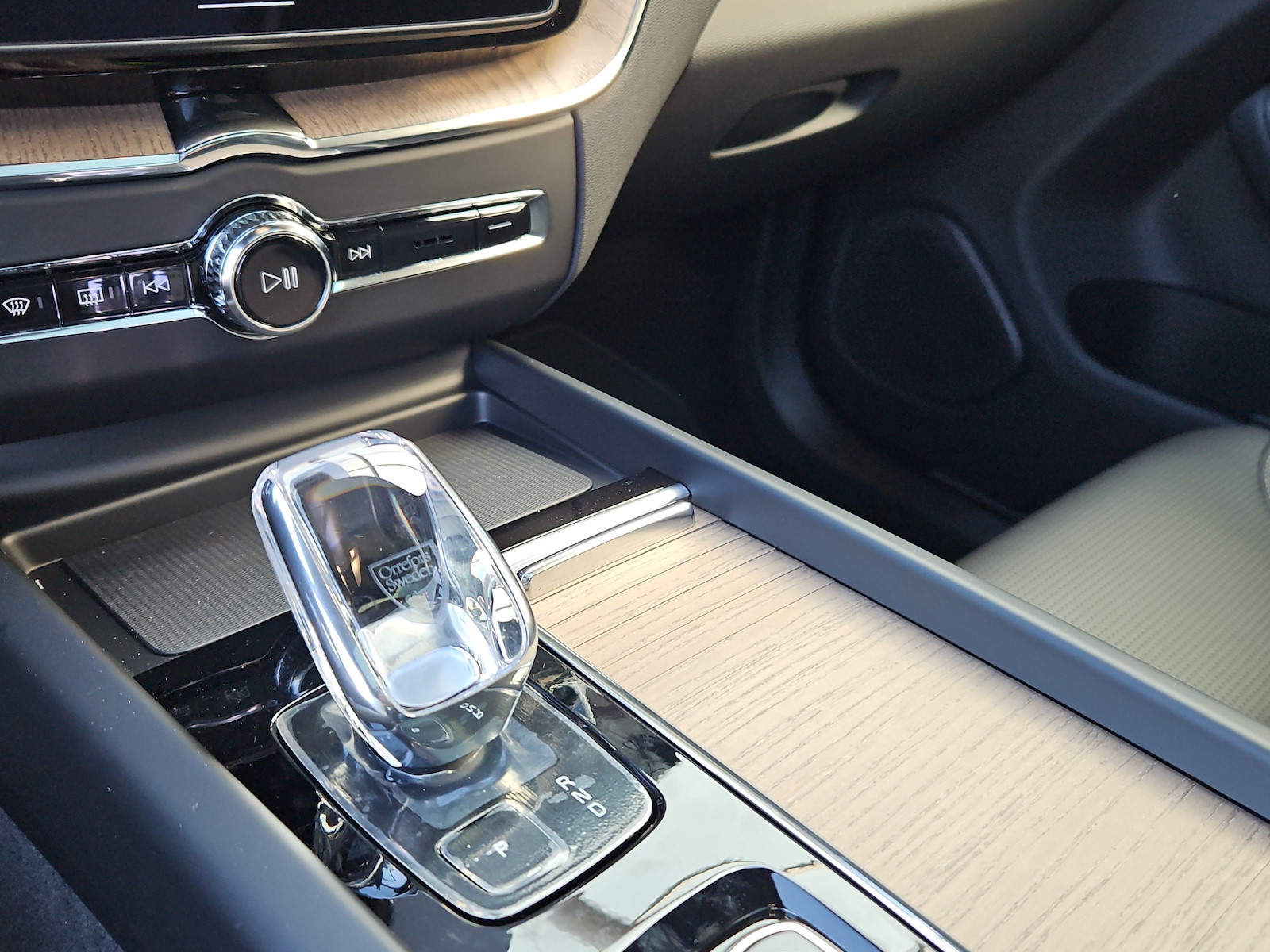VOLVO XC60 2.0 T8 TE Ultra Dark eAWD-image-14