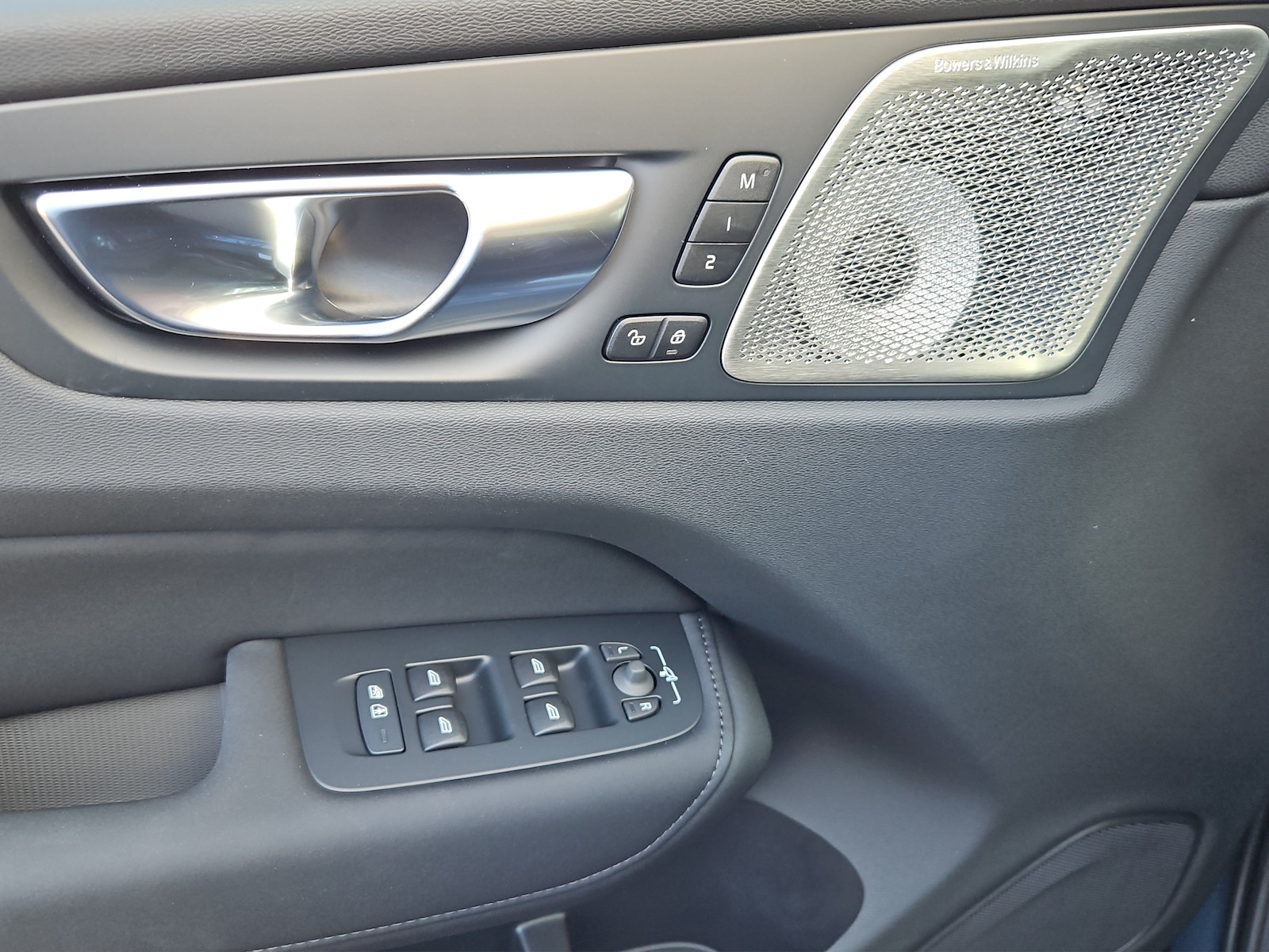 VOLVO XC60 2.0 T8 TE Ultra Dark eAWD-image-15