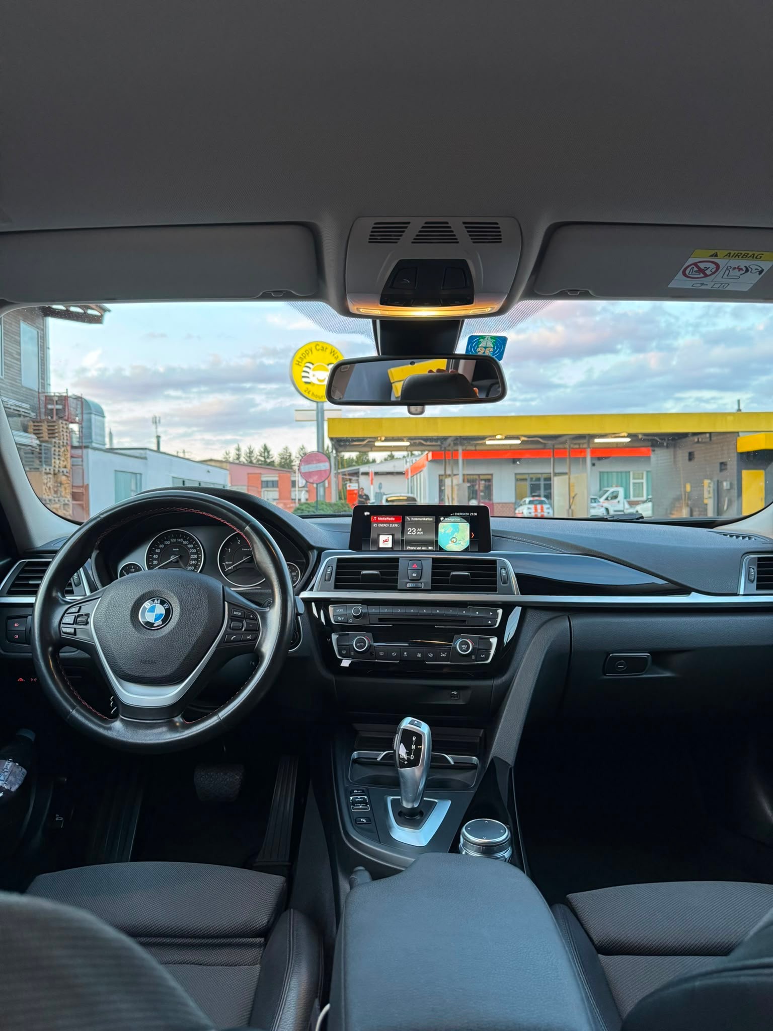 BMW 318d-image-4