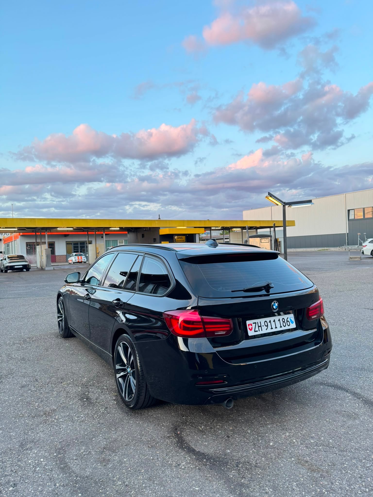 BMW 318d-image-3