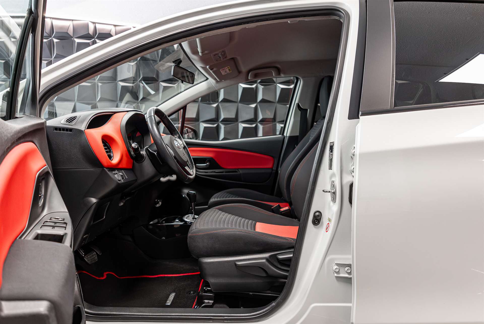 TOYOTA Yaris 1.33 Sol Premium Multidrive S-image-10
