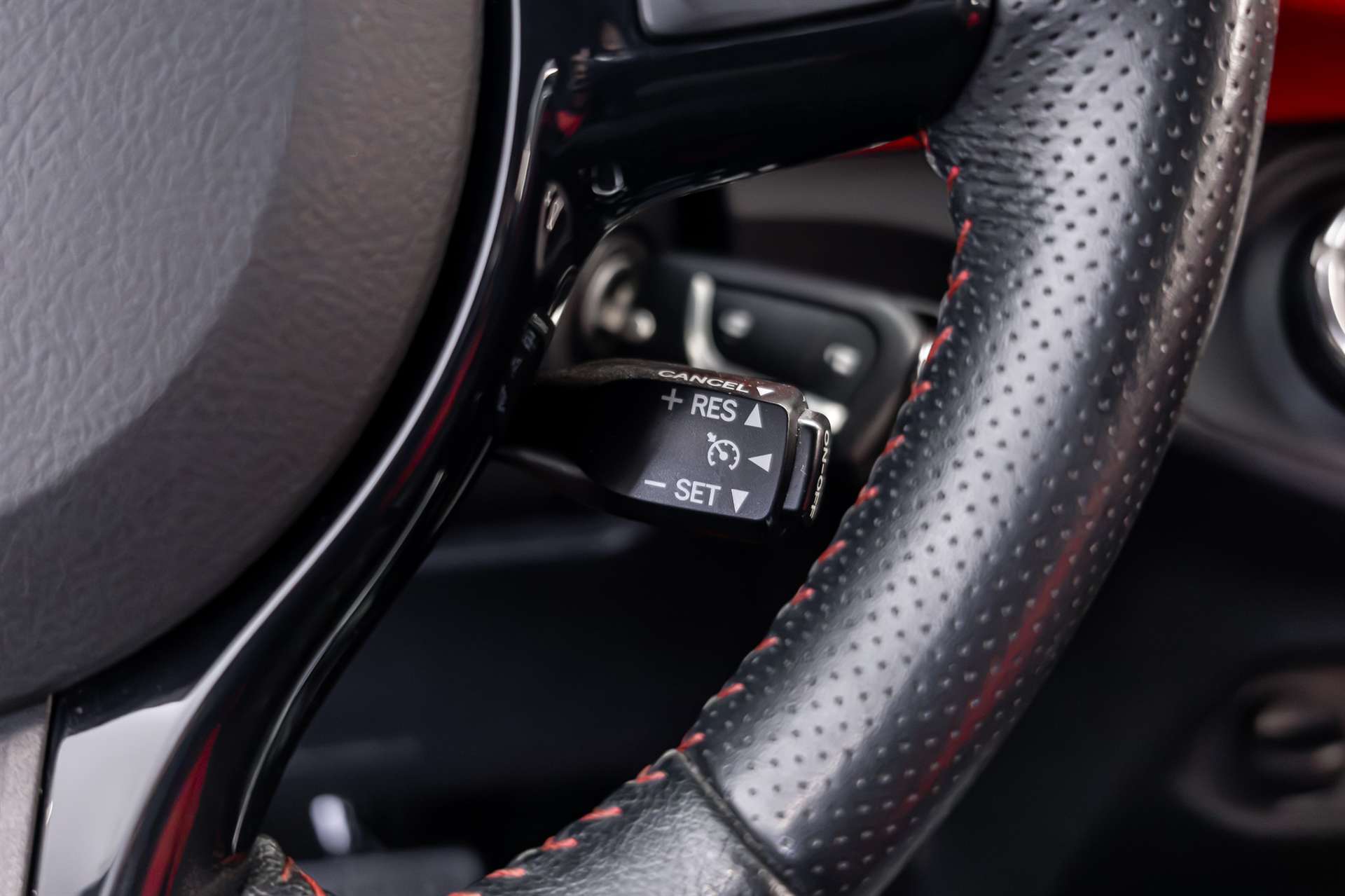 TOYOTA Yaris 1.33 Sol Premium Multidrive S-image-9