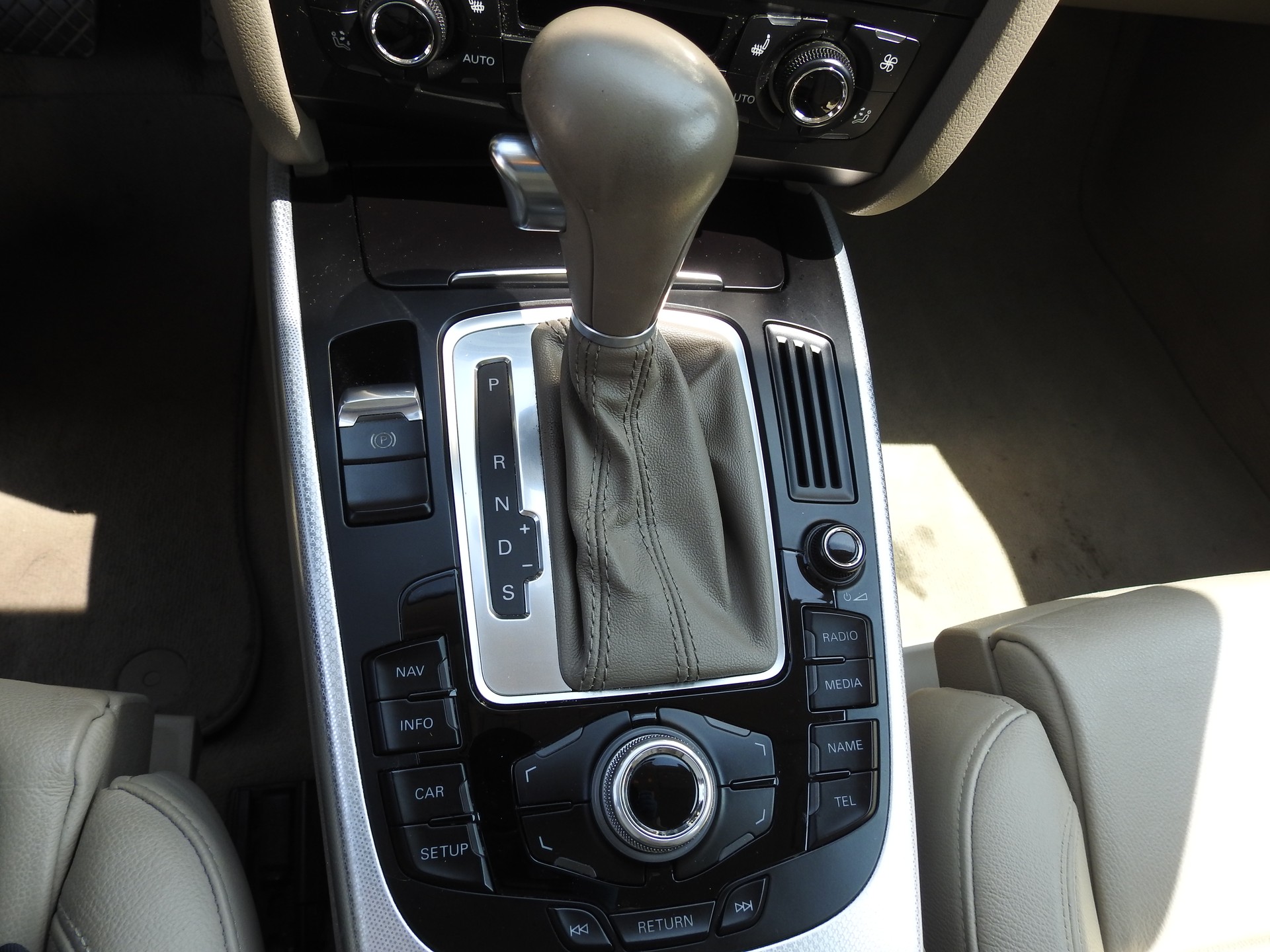 AUDI A4 Avant 2.0 TFSI quattro S-tronic-image-20