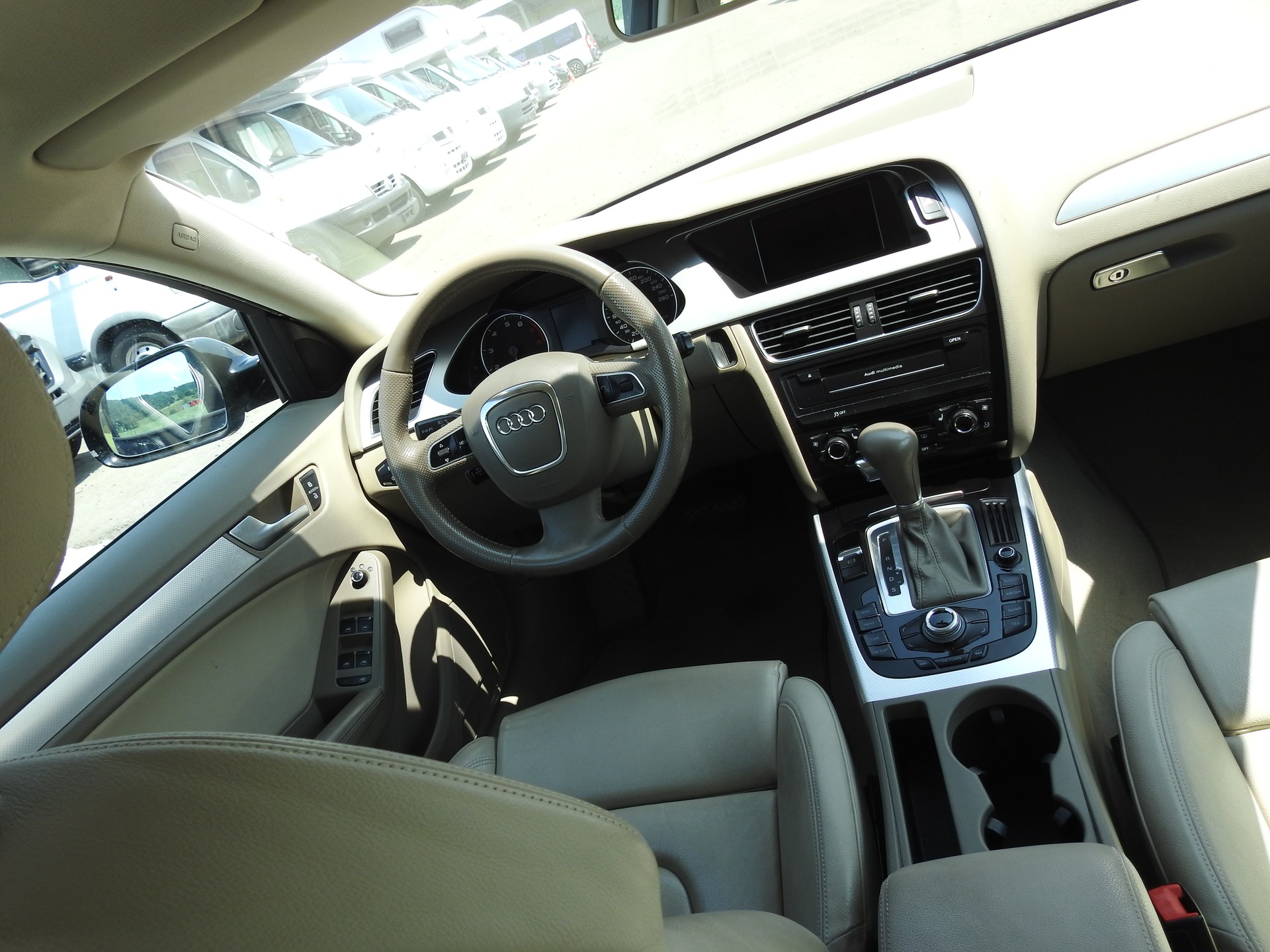 AUDI A4 Avant 2.0 TFSI quattro S-tronic-image-19