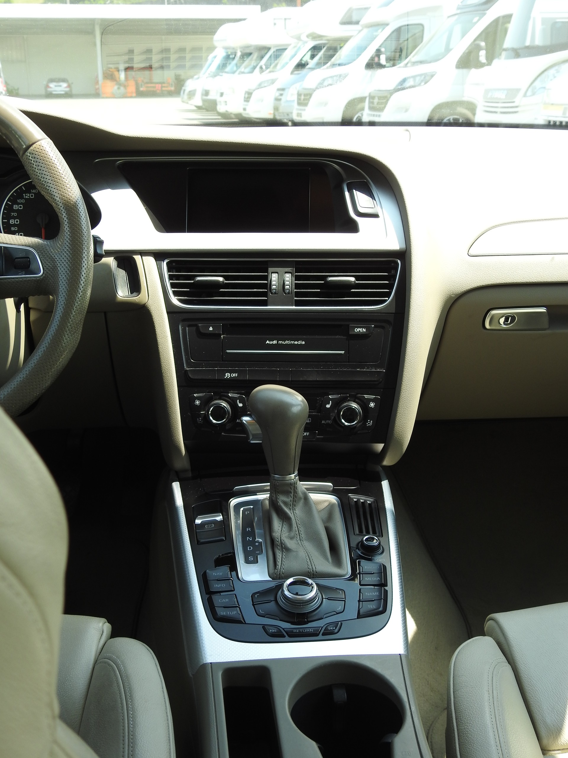 AUDI A4 Avant 2.0 TFSI quattro S-tronic-image-17