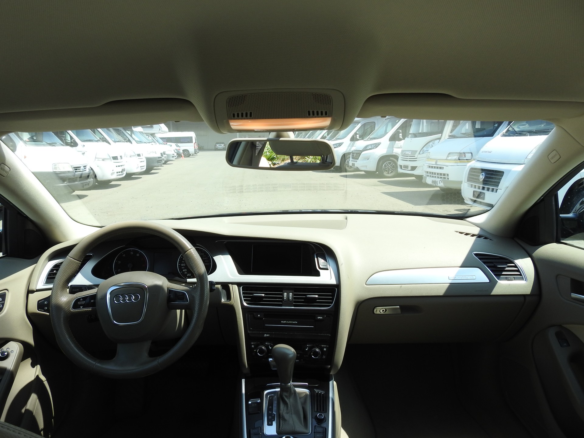 AUDI A4 Avant 2.0 TFSI quattro S-tronic-image-16