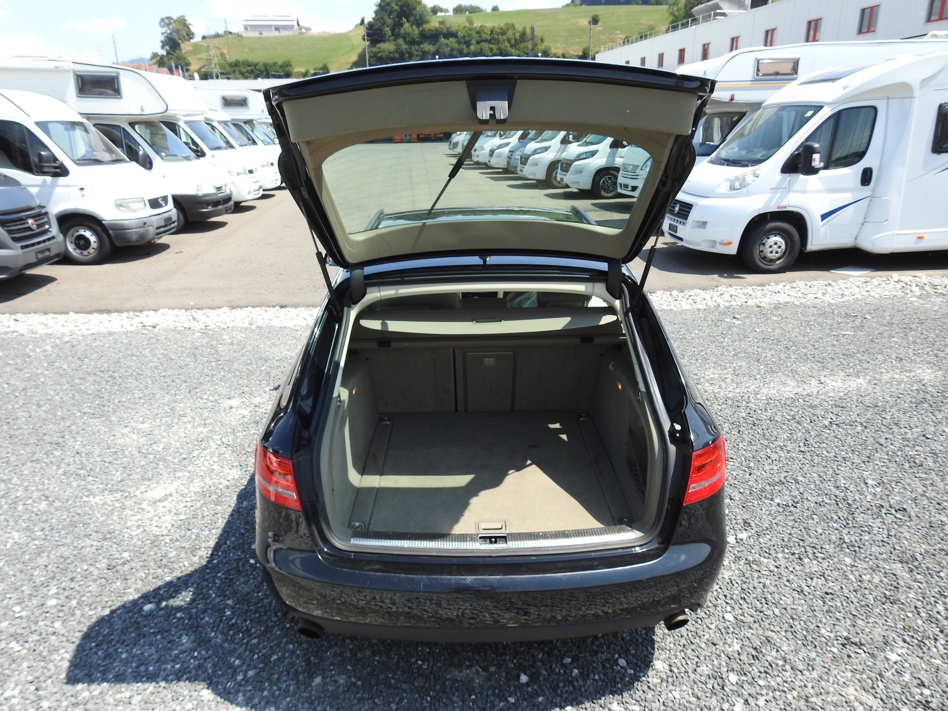 AUDI A4 Avant 2.0 TFSI quattro S-tronic-image-9