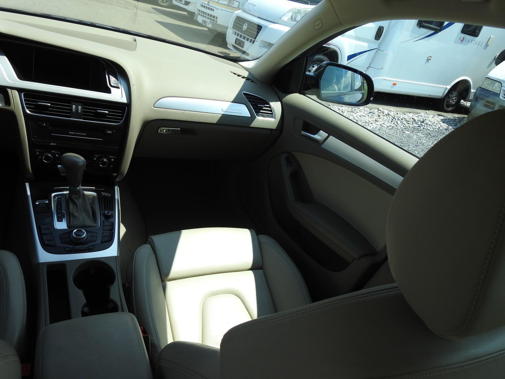 AUDI A4 Avant 2.0 TFSI quattro S-tronic-image-18