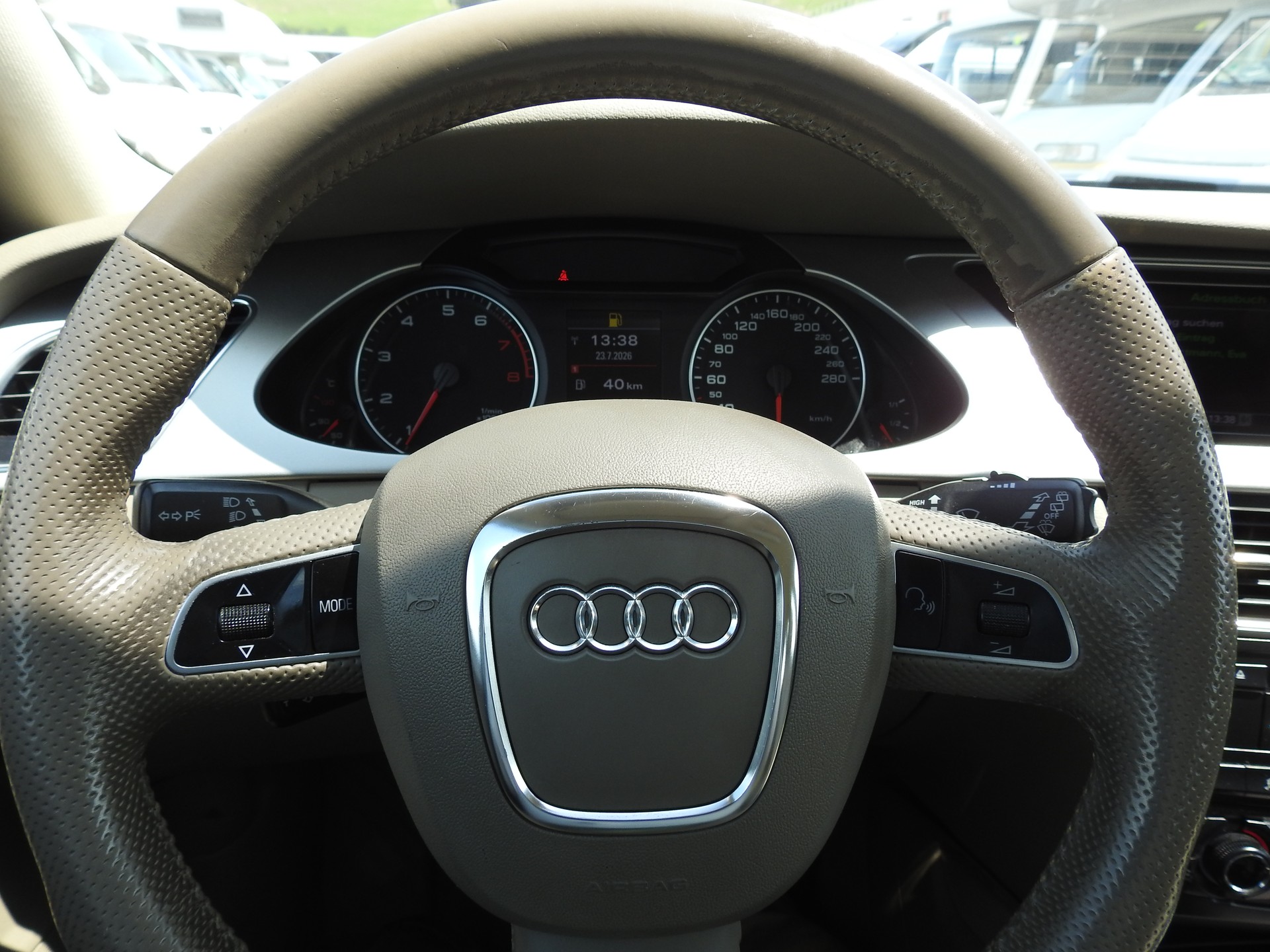 AUDI A4 Avant 2.0 TFSI quattro S-tronic-image-27